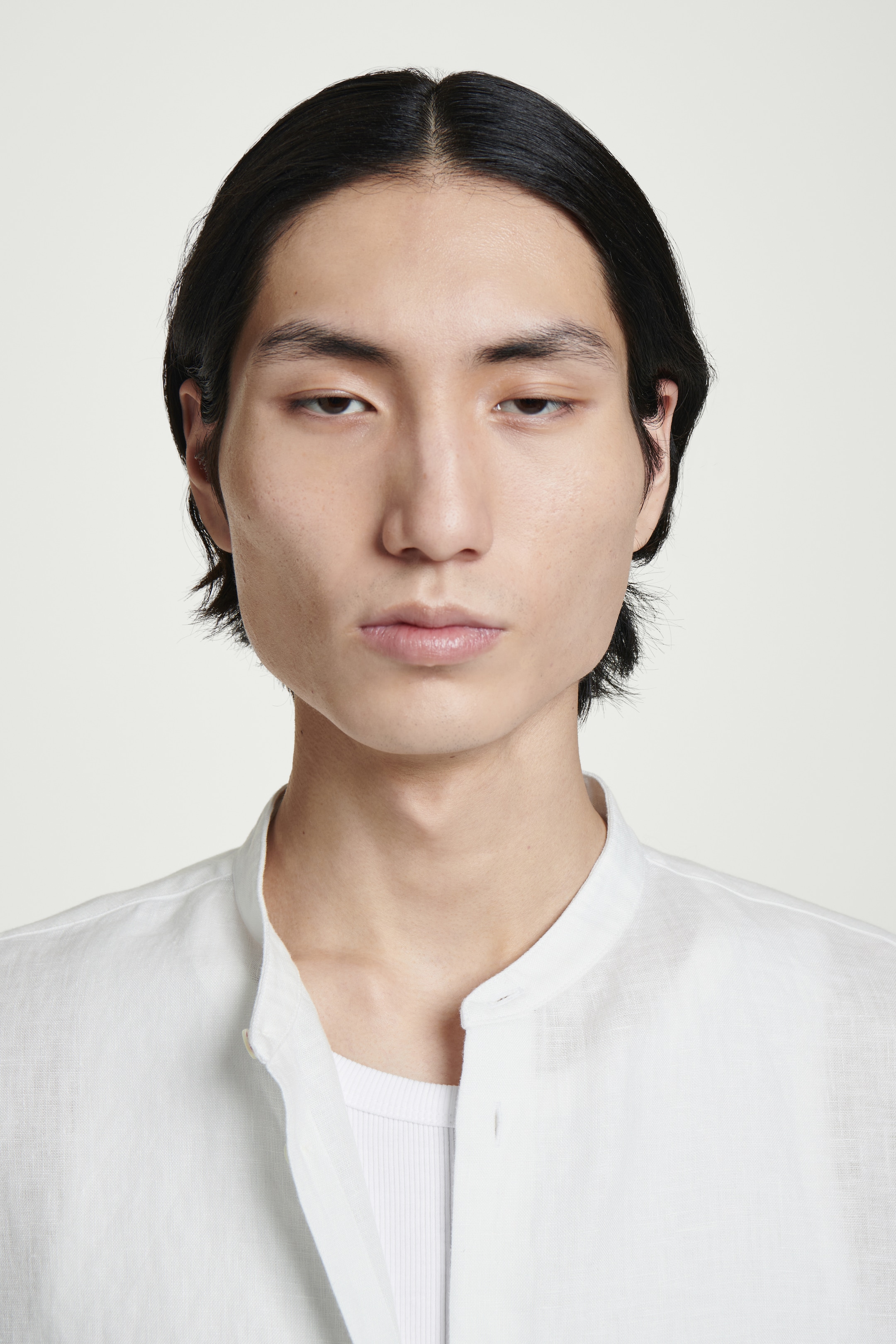 Visa större bild: LINNESKJORTA MED MURARKRAGE - VIT - HERR | H&M SE 6