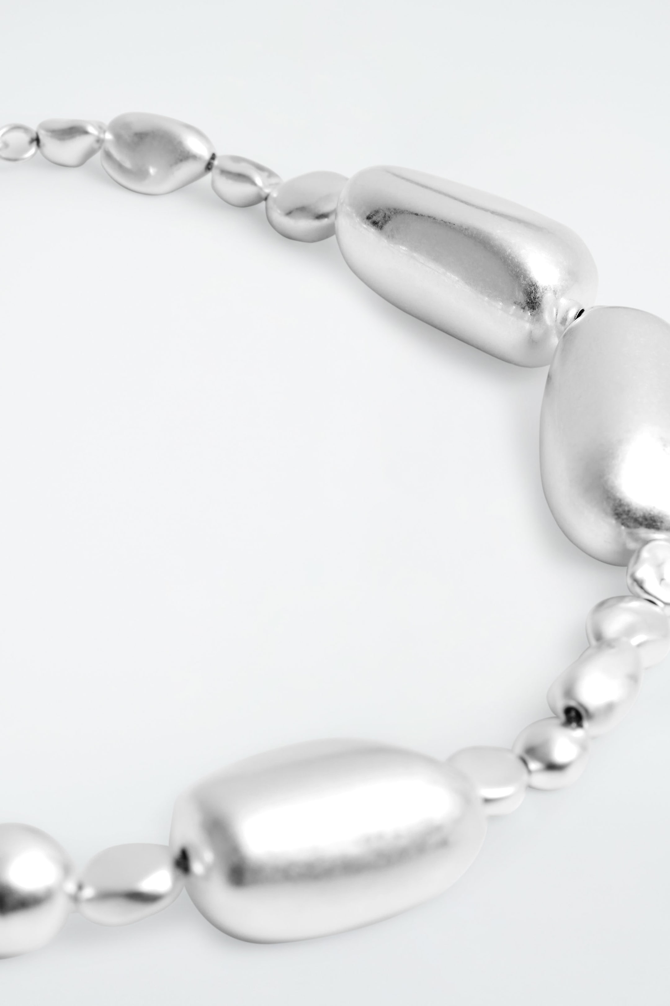 BEADED PEBBLE NECKLACE