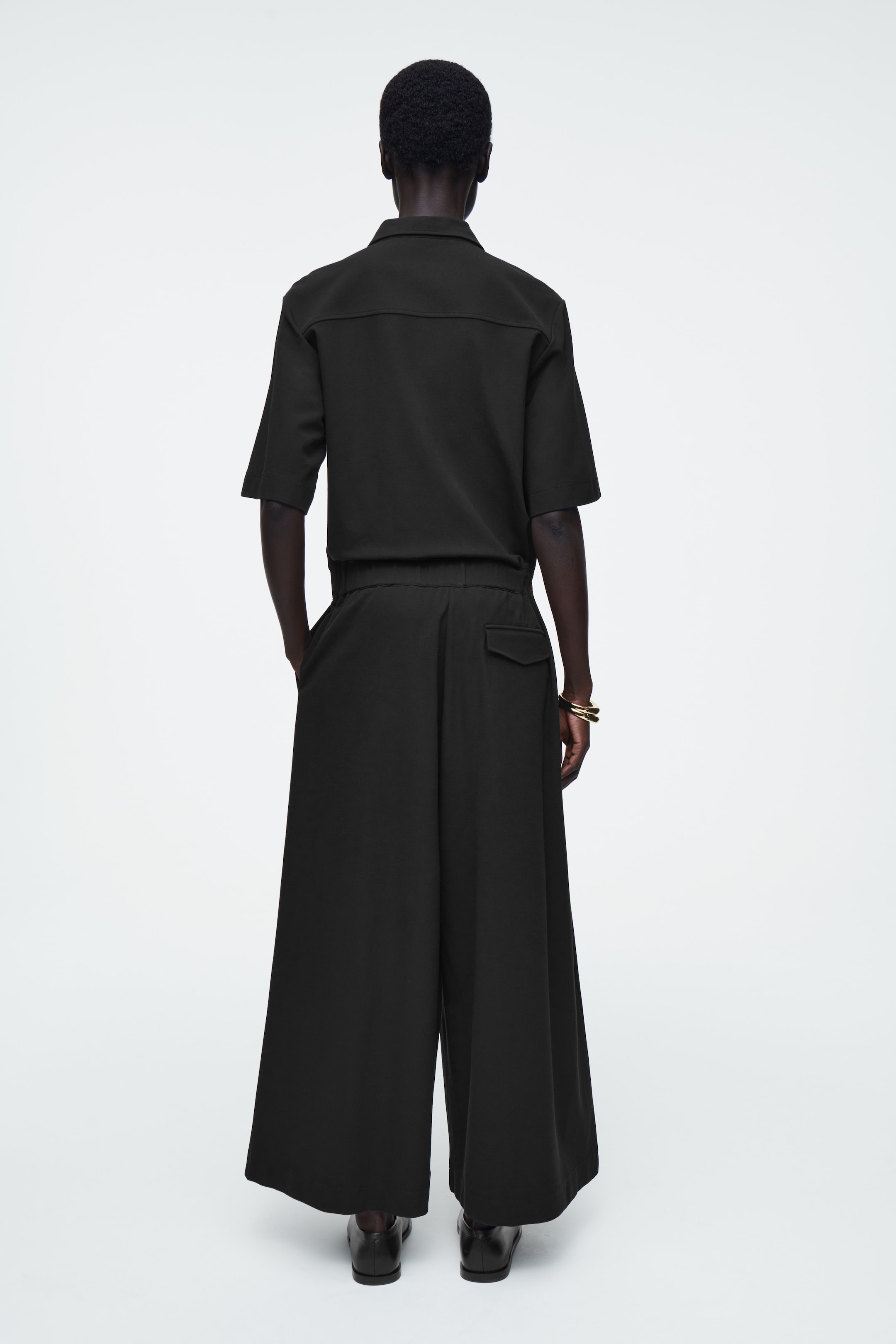 Grösseres Bild ansehen: KURZÄRMLIGER JUMPSUIT - SCHWARZ - DAMEN | H&M CH 2