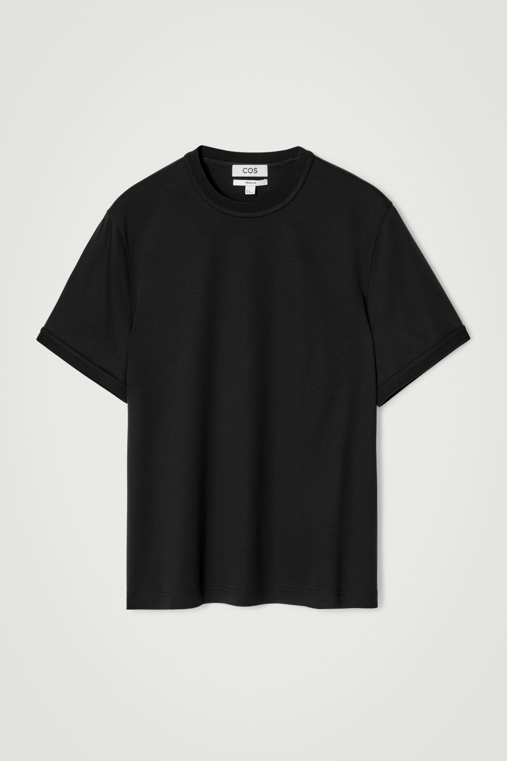 TRIČKO S REGULÁRNÍM STŘIHEM Z MERCERIZOVANÉ BAVLNY - ČERNÁ/TMAVÁ KRTKOVÁ