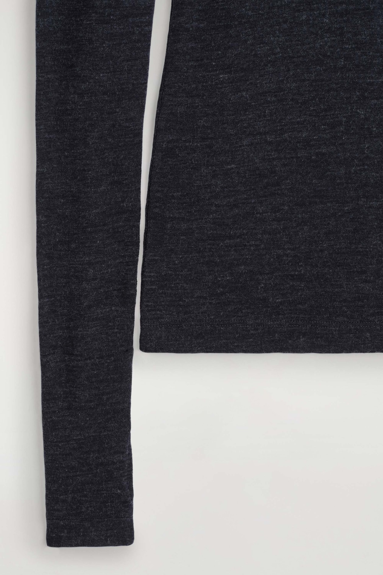 MERINO WOOL TURTLENECK TOP — CHARCOAL MÉLANGE