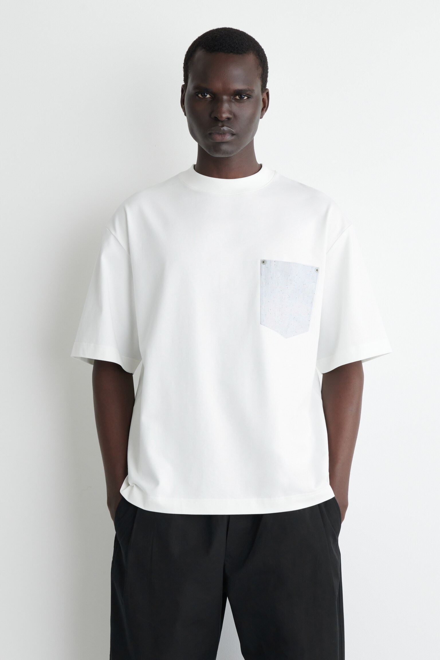 OVERSIZED WOVEN-POCKET T-SHIRT - WHITE