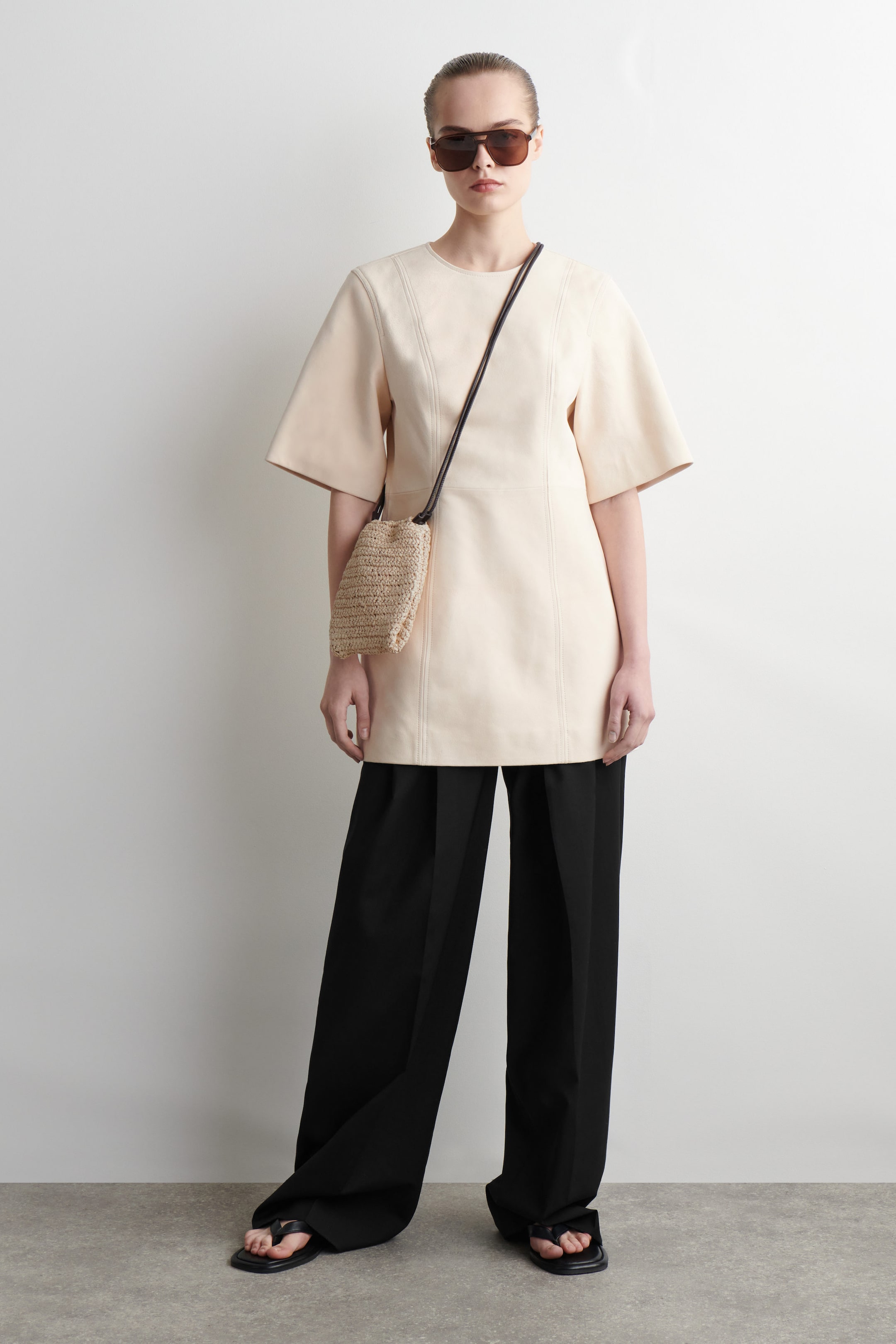 DRAWSTRING PHONE POUCH - STRAW