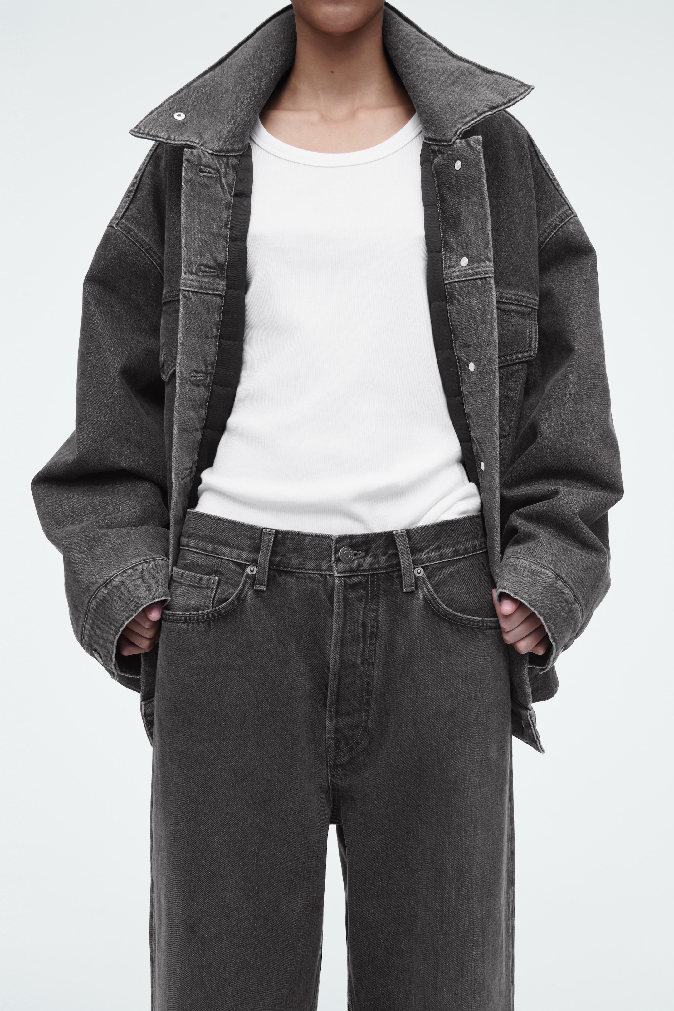 Visualizza immagine più grande: JEANS VOLUME A GAMBA LARGA - NERO LAVATO - DONNA | H&M IT 4