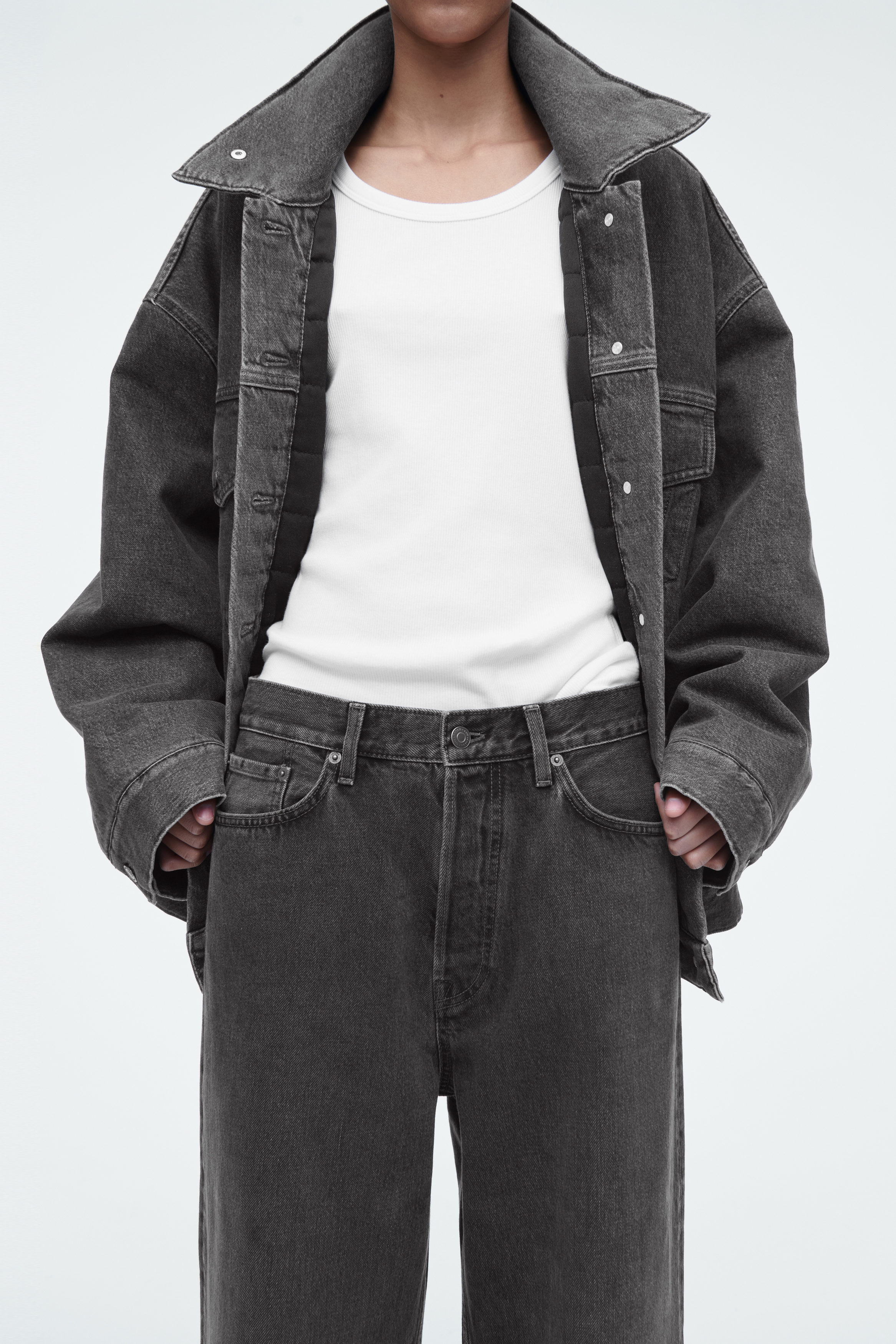 VOLUME WIDE-LEG JEANS - WASHED BLACK | COS