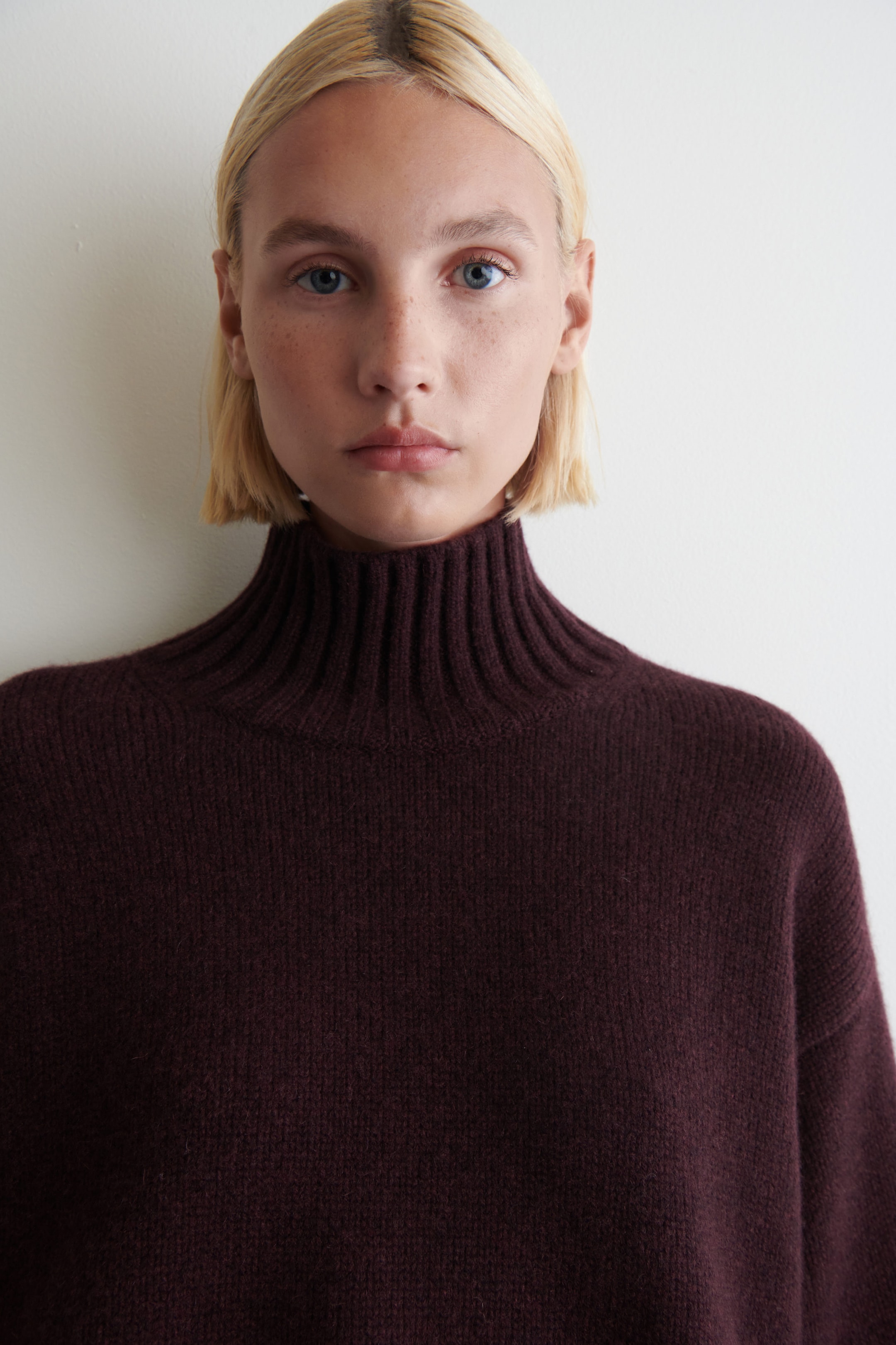 CASHMERE FUNNEL-NECK SWEATER