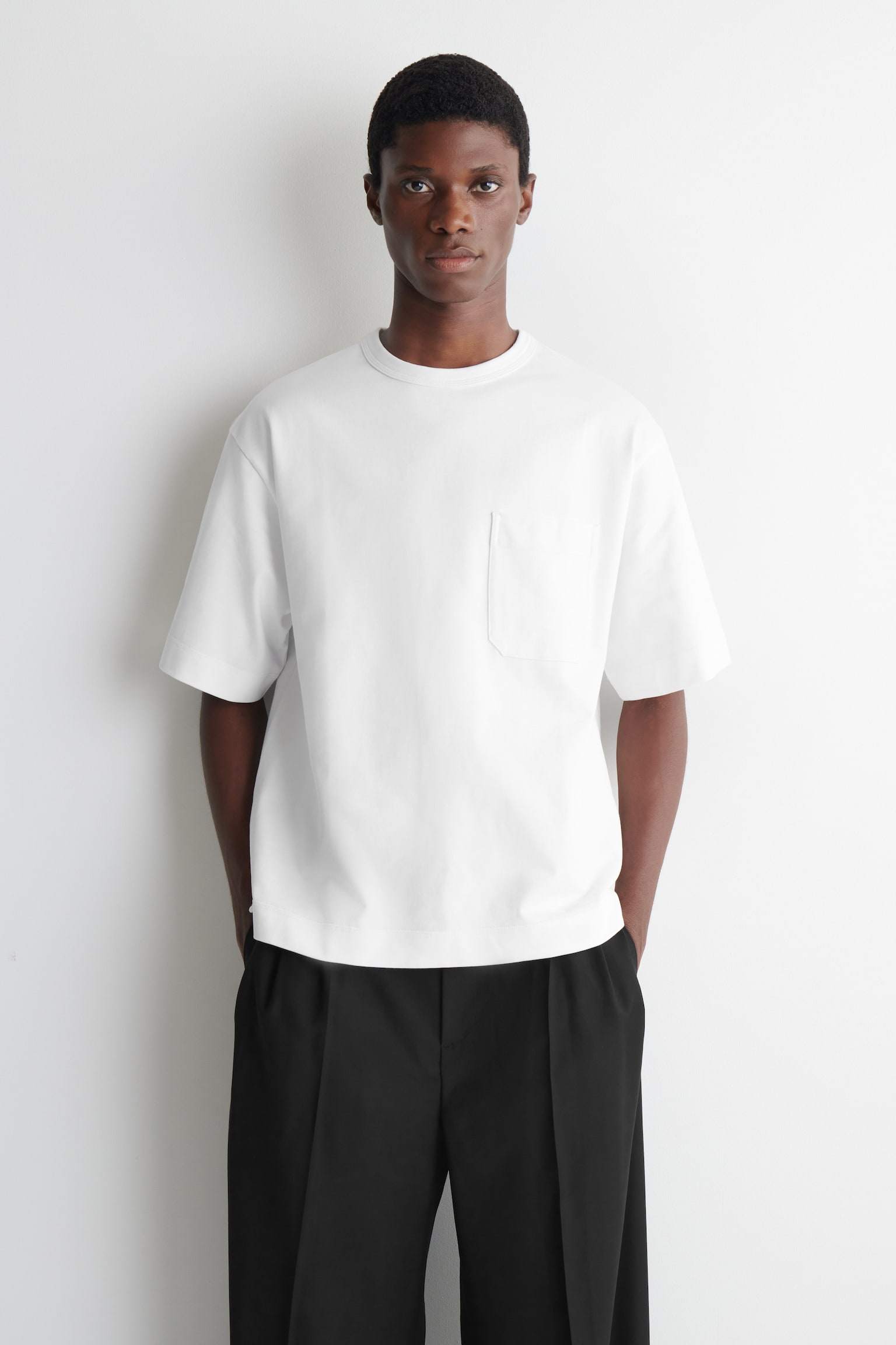 KRAFTIG T-SHIRT – OVERSIZED - HVID/MARINEBLÅ/SORT/KAKI / SORT / STRIBET/LYSEBLÅ - 1