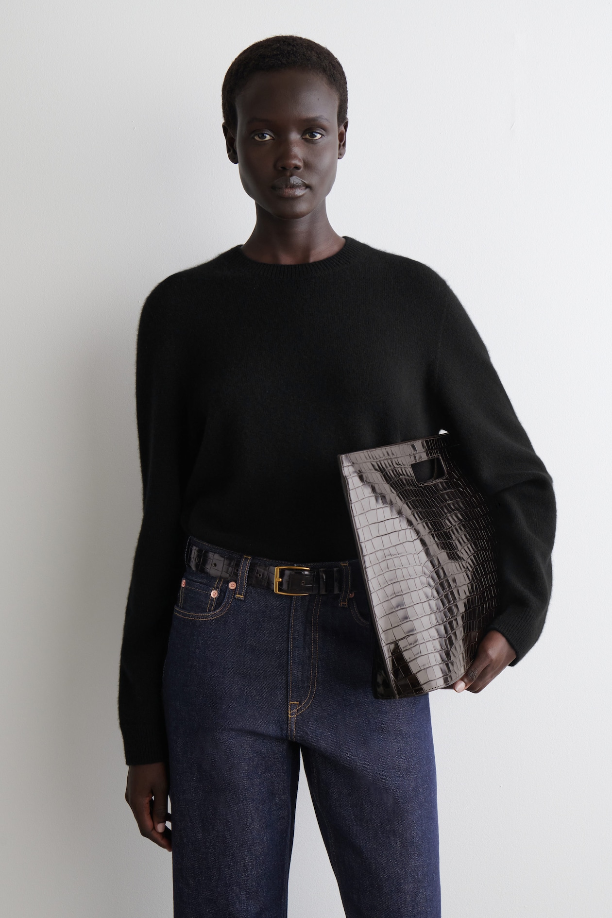 PULL À COL ROND EN CACHEMIRE - NOIR | COS FR