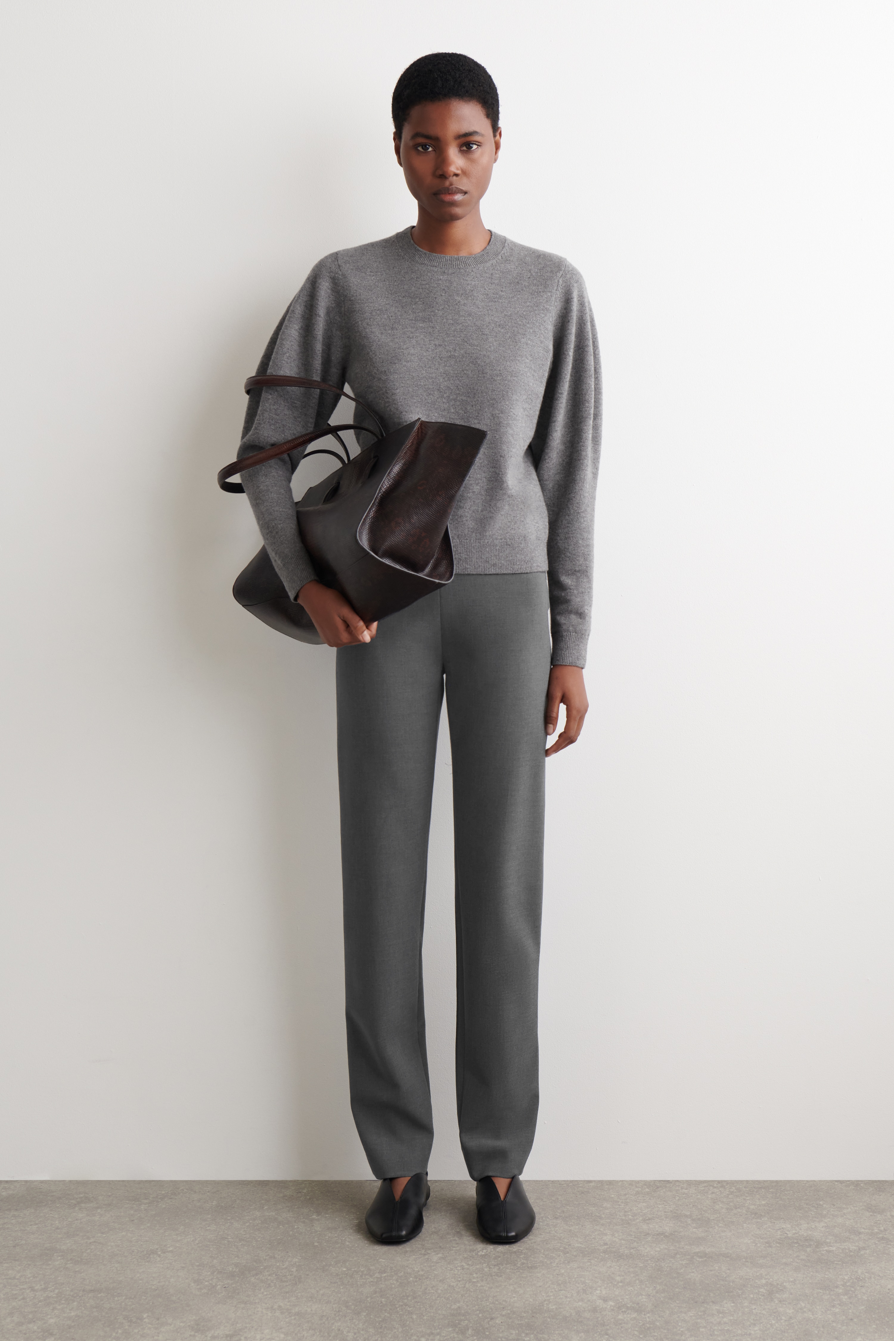 SLIM STRAIGHT-LEG TROUSERS - GREY