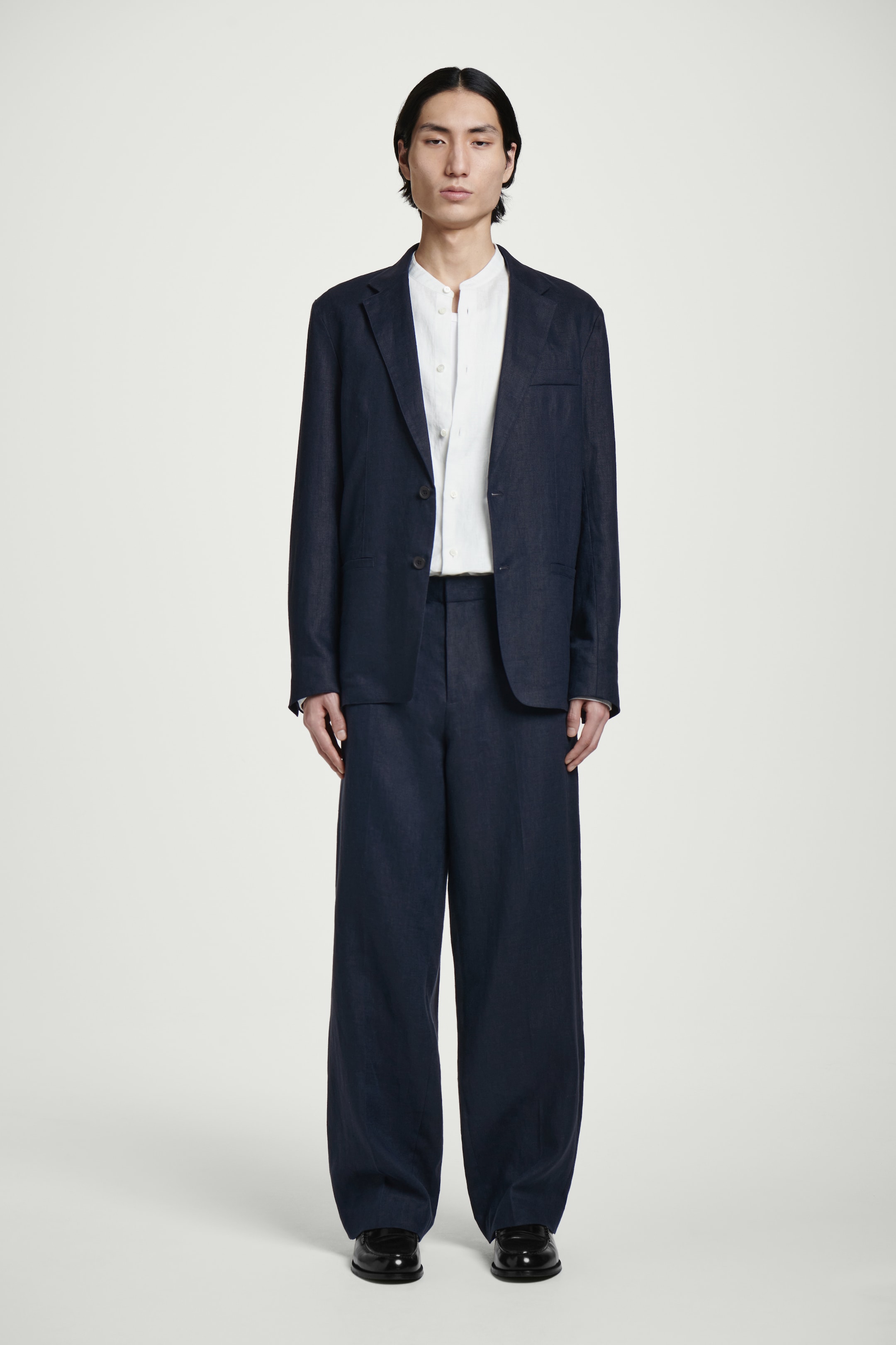 Visa större bild: LINNESKJORTA MED MURARKRAGE - VIT - HERR | H&M SE 4