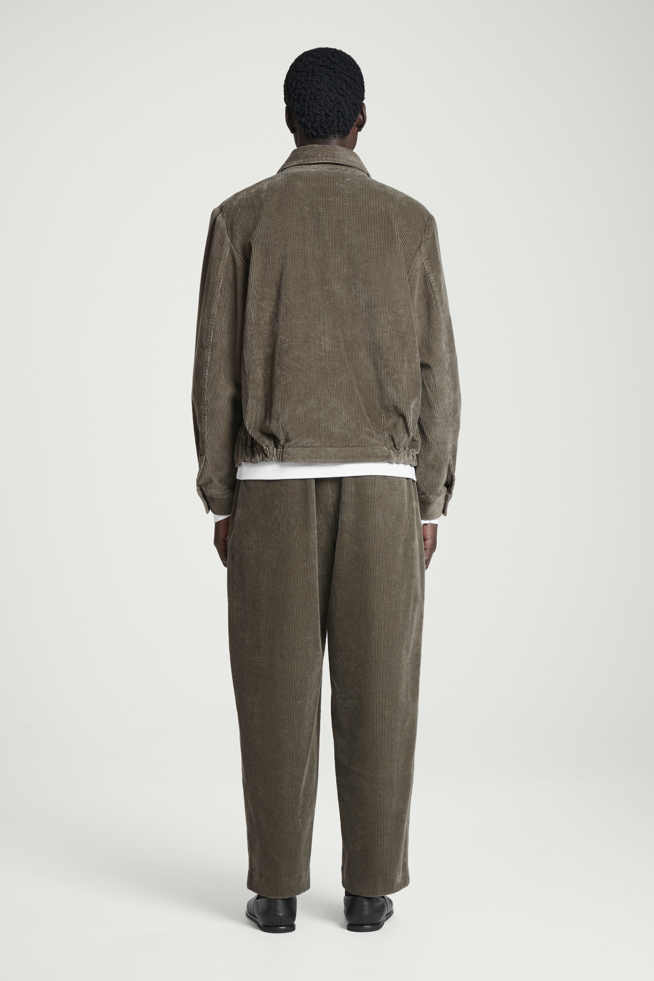 Ingrandisci l'immagine: RELAXED COTTON-CORDUROY OVERSHIRT - DARK KHAKI - UOMO | H&M CH 4