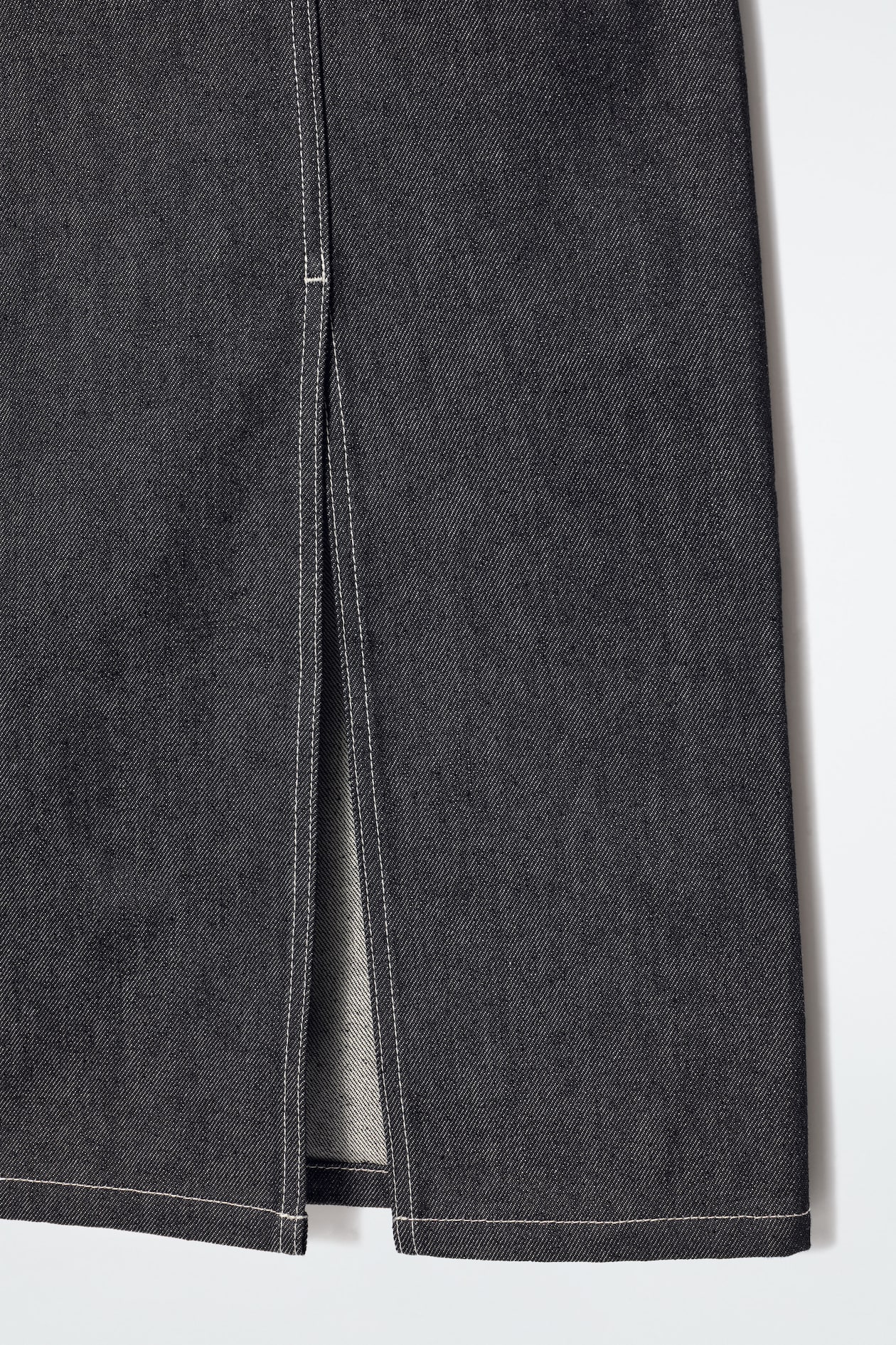 STRAIGHT DENIM MIDI SKIRT — INDIGO