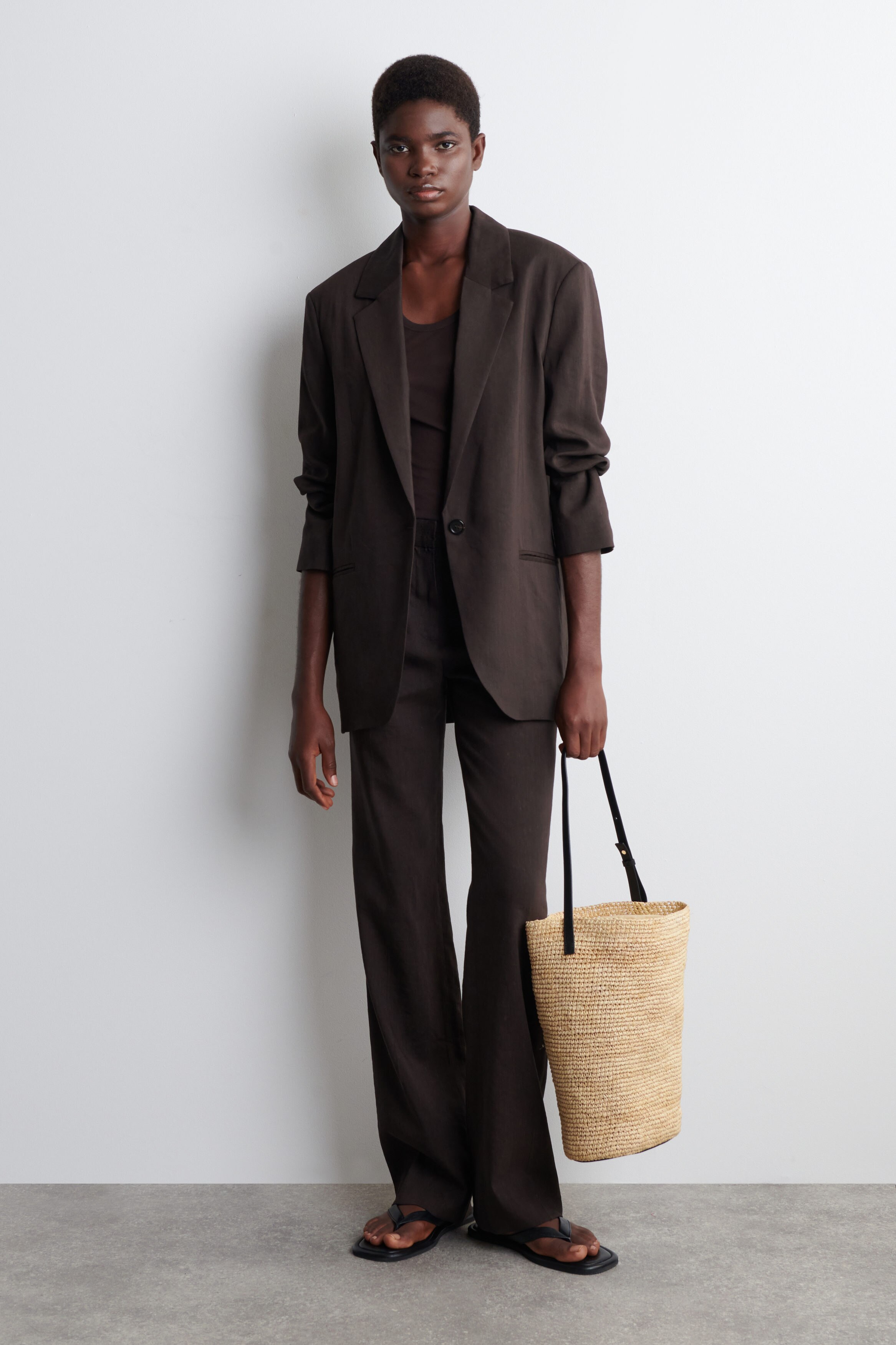 【COS】Bucket Bag Straw バケツバッグ BUCKET BAG - STRAW - BEIGE / BLACK | COS