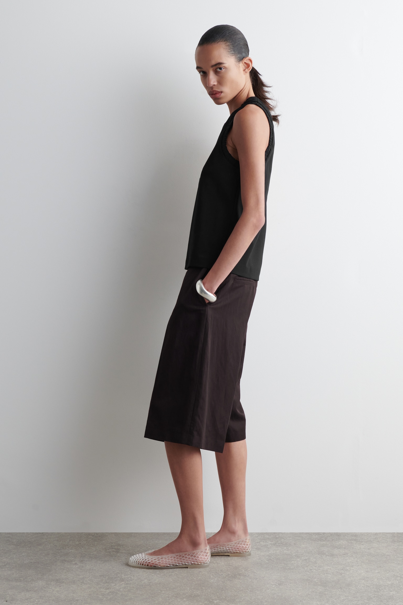 TOP DE ALGODÓN CON FRUNCIDOS - NEGRO/ROJO/CRUDO - 6