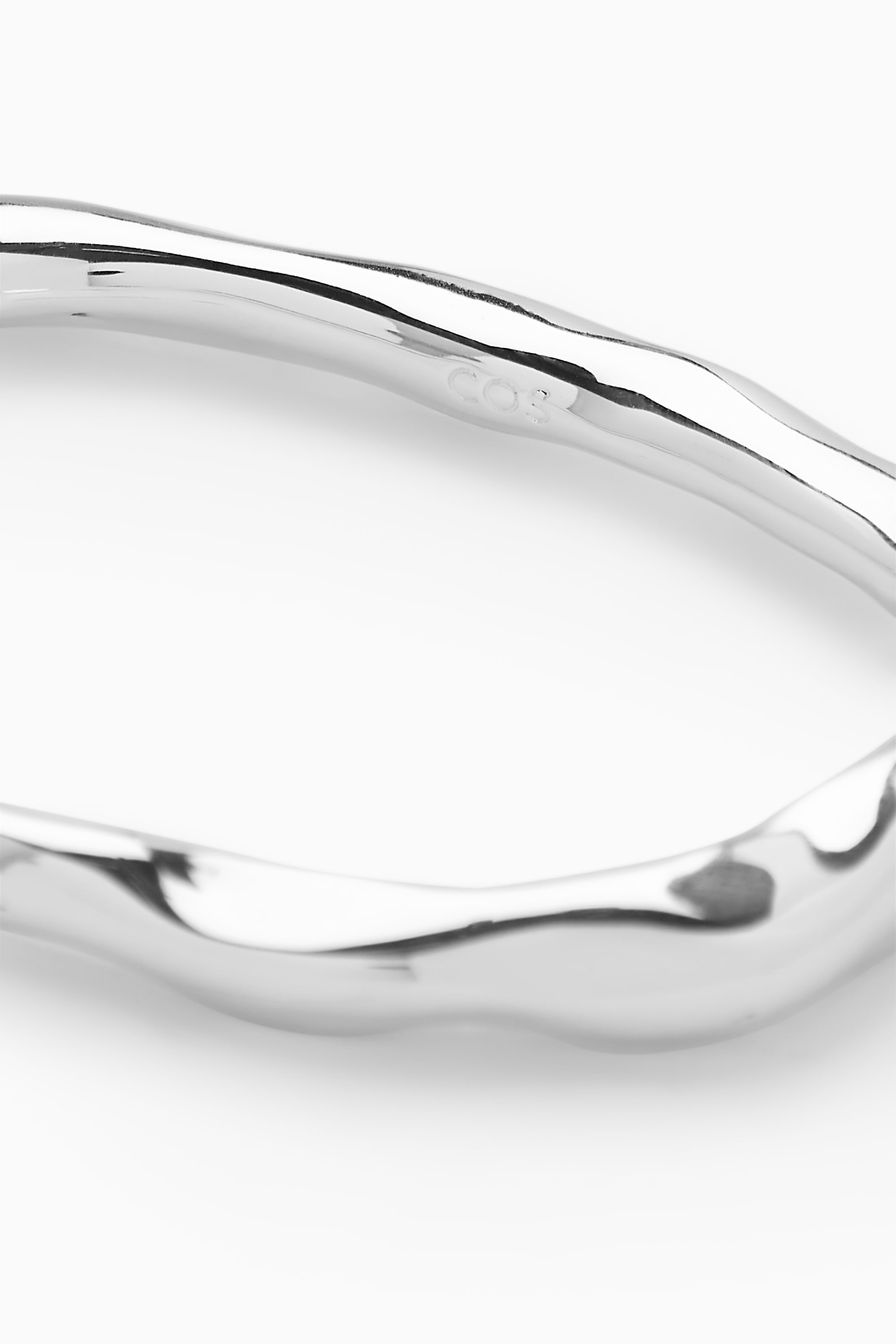 HAMMERED BANGLE - SILVER | COS