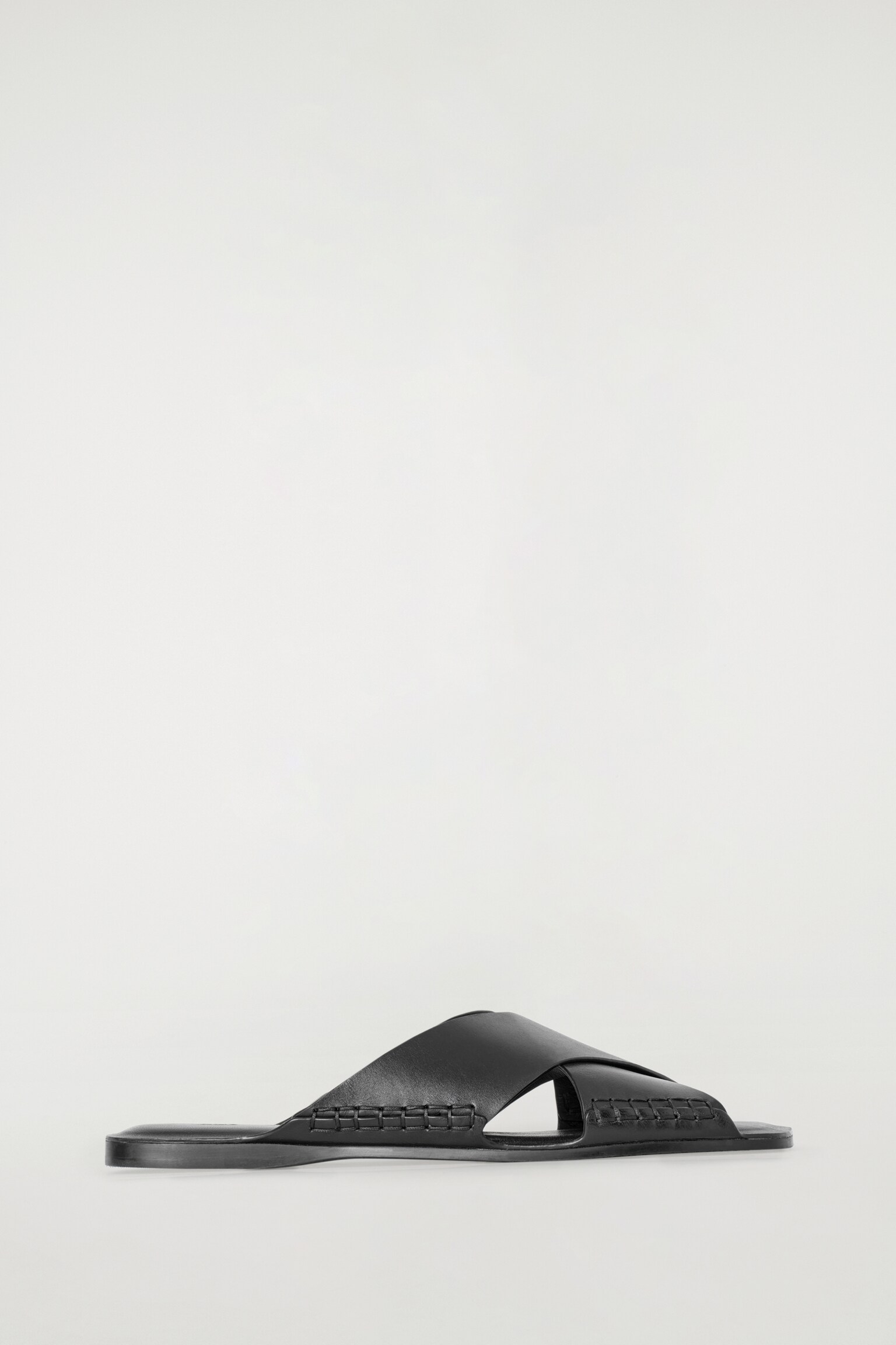 SANDALIAS DE PIEL CRUZADAS - NEGRO - 2