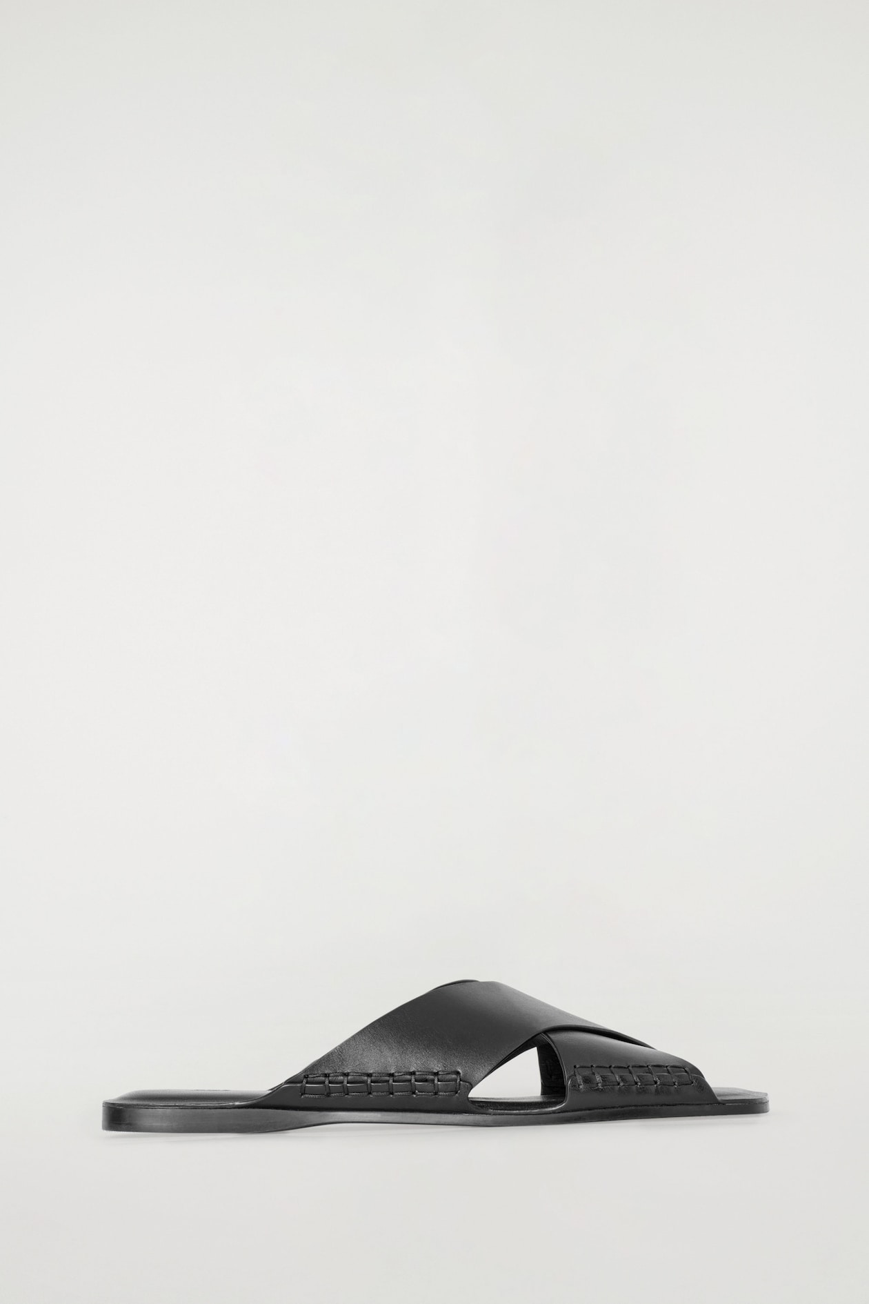 CROSSOVER LEATHER SANDALS — BLACK