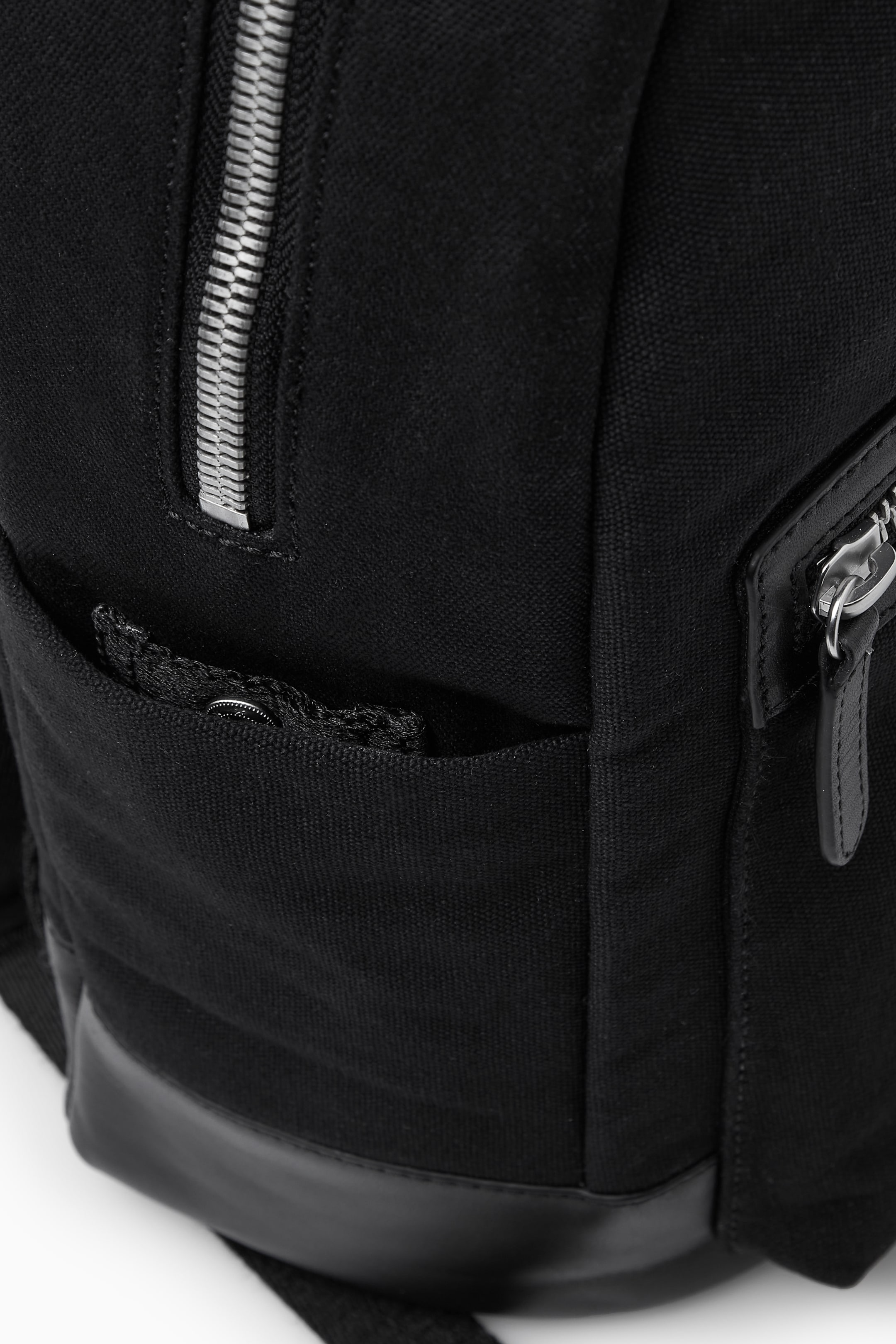 Grösseres Bild ansehen: RUCKSACK AUS CANVAS MIT LEDERBESATZ - SCHWARZ - HERREN | H&M CH 4