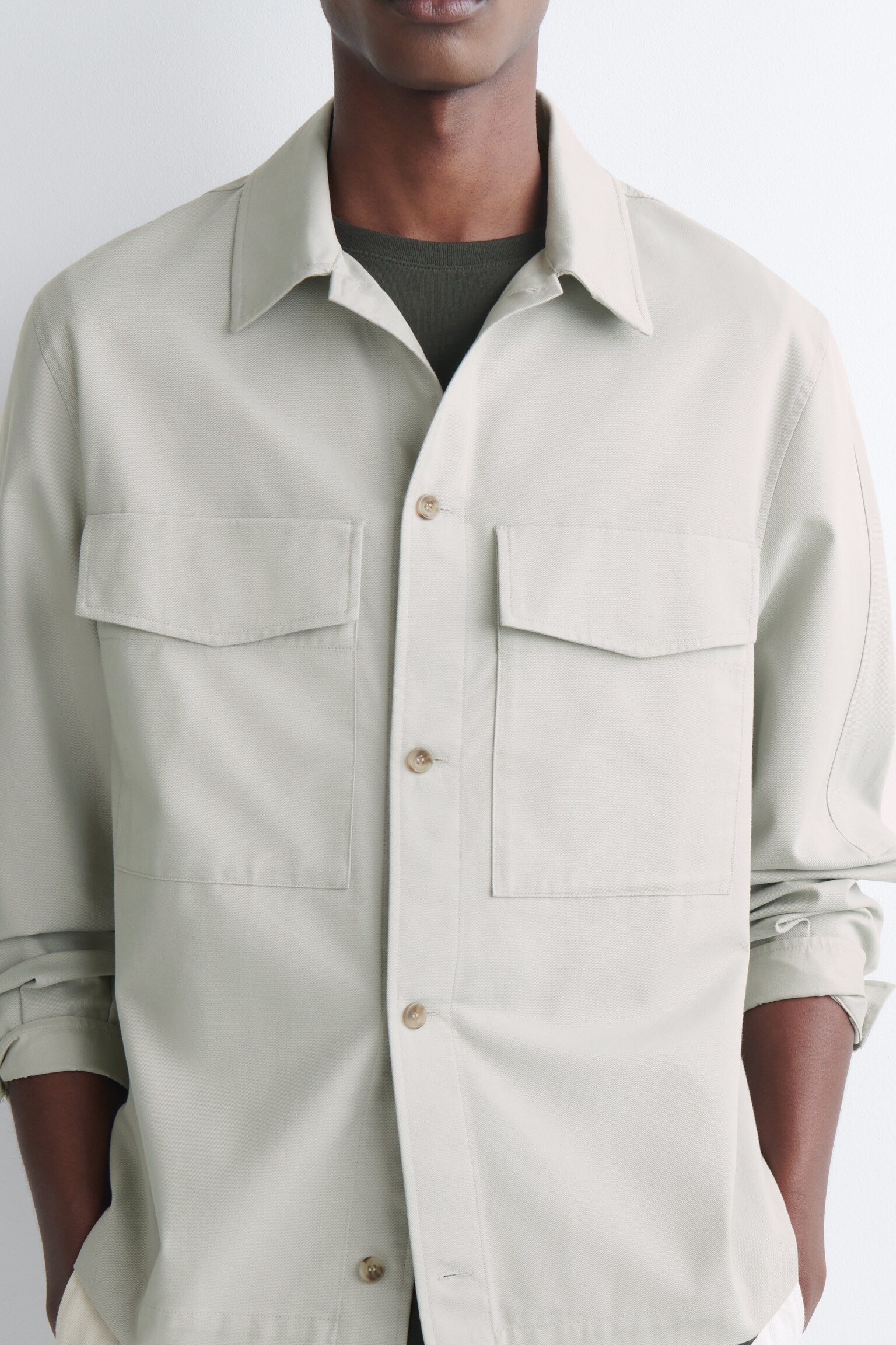 VOLNÁ BAVLNĚNÁ KOŠILE - SVĚTLE ŠEDÁ/TMAVĚ HNĚDÁ - 4