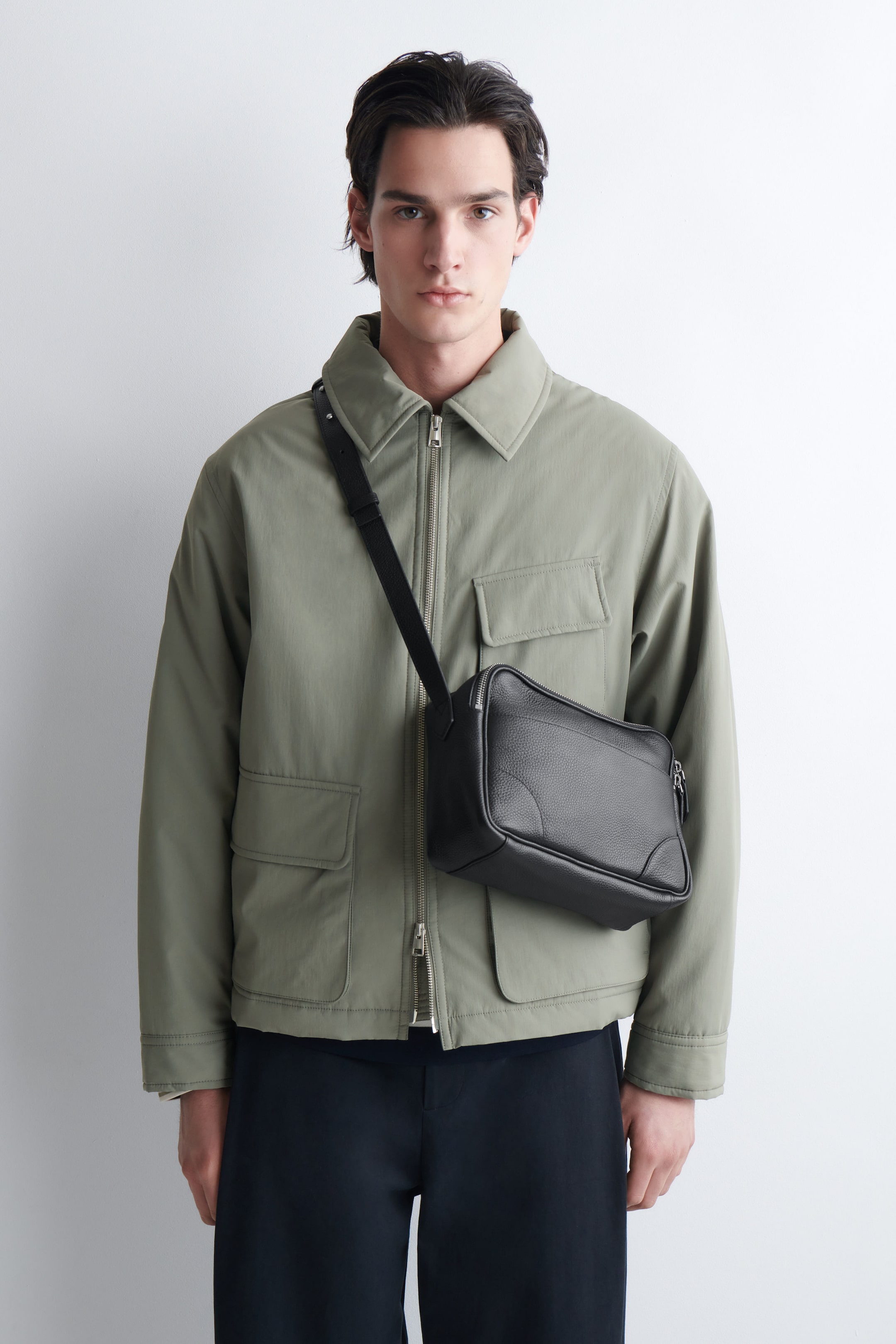 CLASSIC CROSSBODY BAG - LEATHER