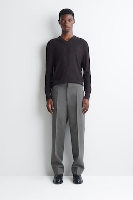 RIBBED FINE MERINO WOOL V-NECK SWEATER — BITTER CHOCOLATE 2