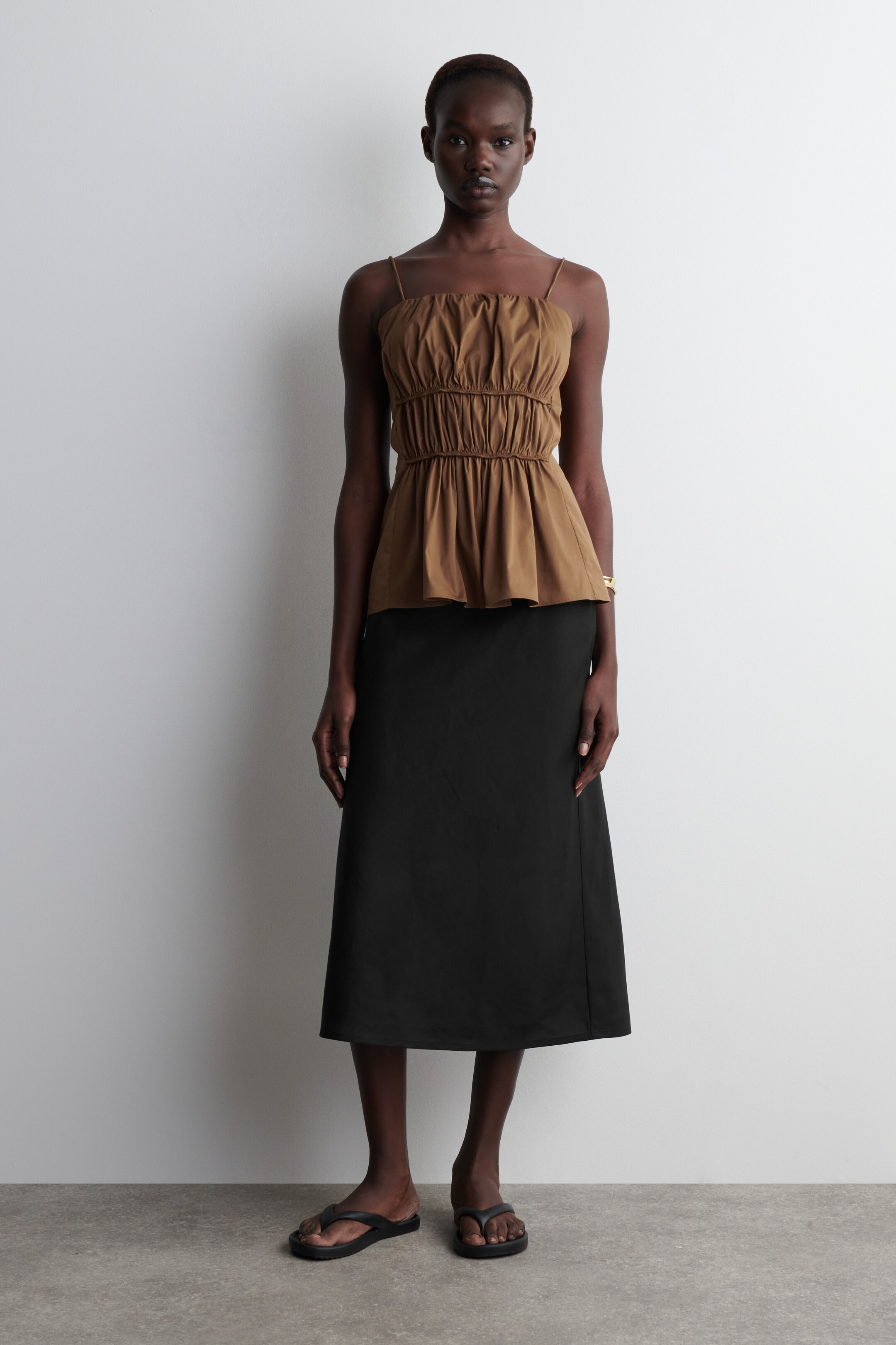 Visualizza immagine più grande: TOP IN COTONE CON BALZA E DETTAGLI ARRICCIATI - MARRONE - DONNA | H&M IT 2