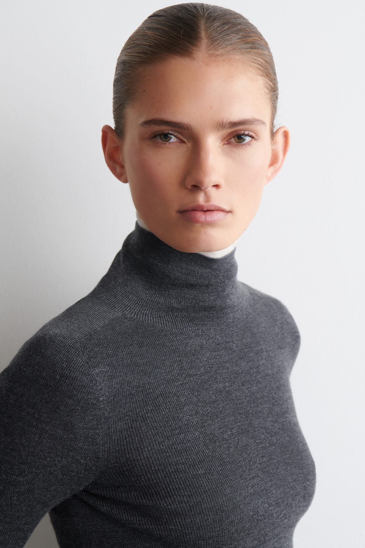 SEAMLESS MERINO WOOL TURTLENECK LONG-SLEEVED TOP — CHARCOAL MÉLANGE