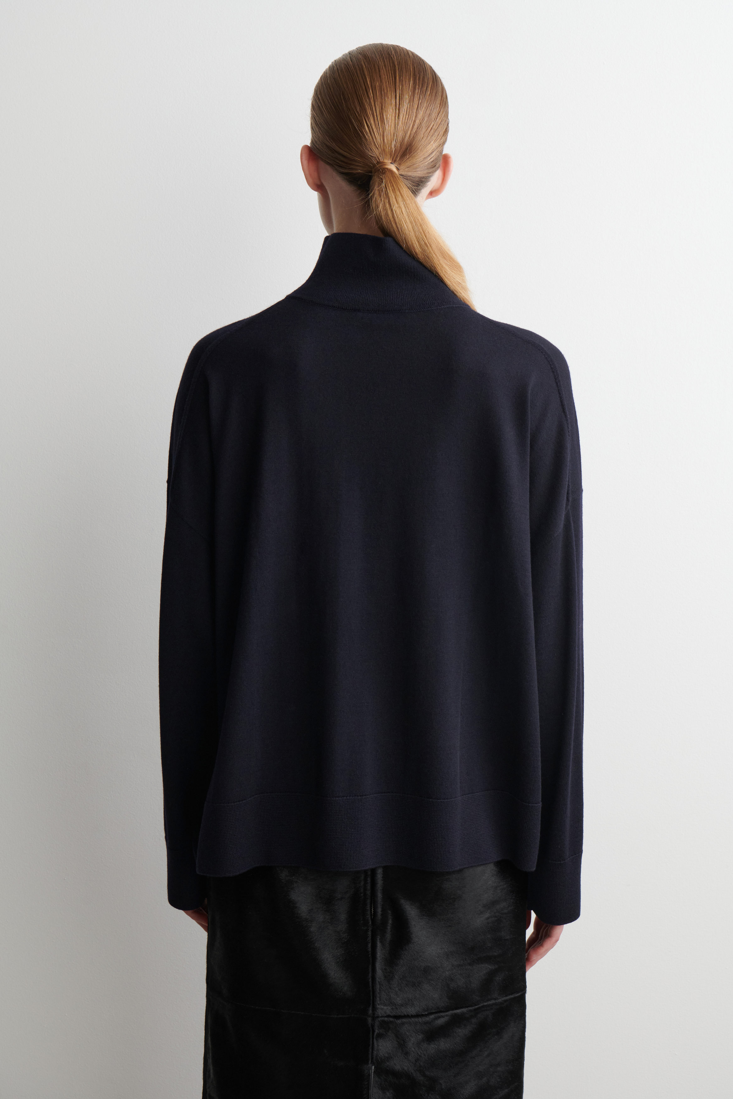 MERINO WOOL TURTLENECK SWEATER - NAVY | COS