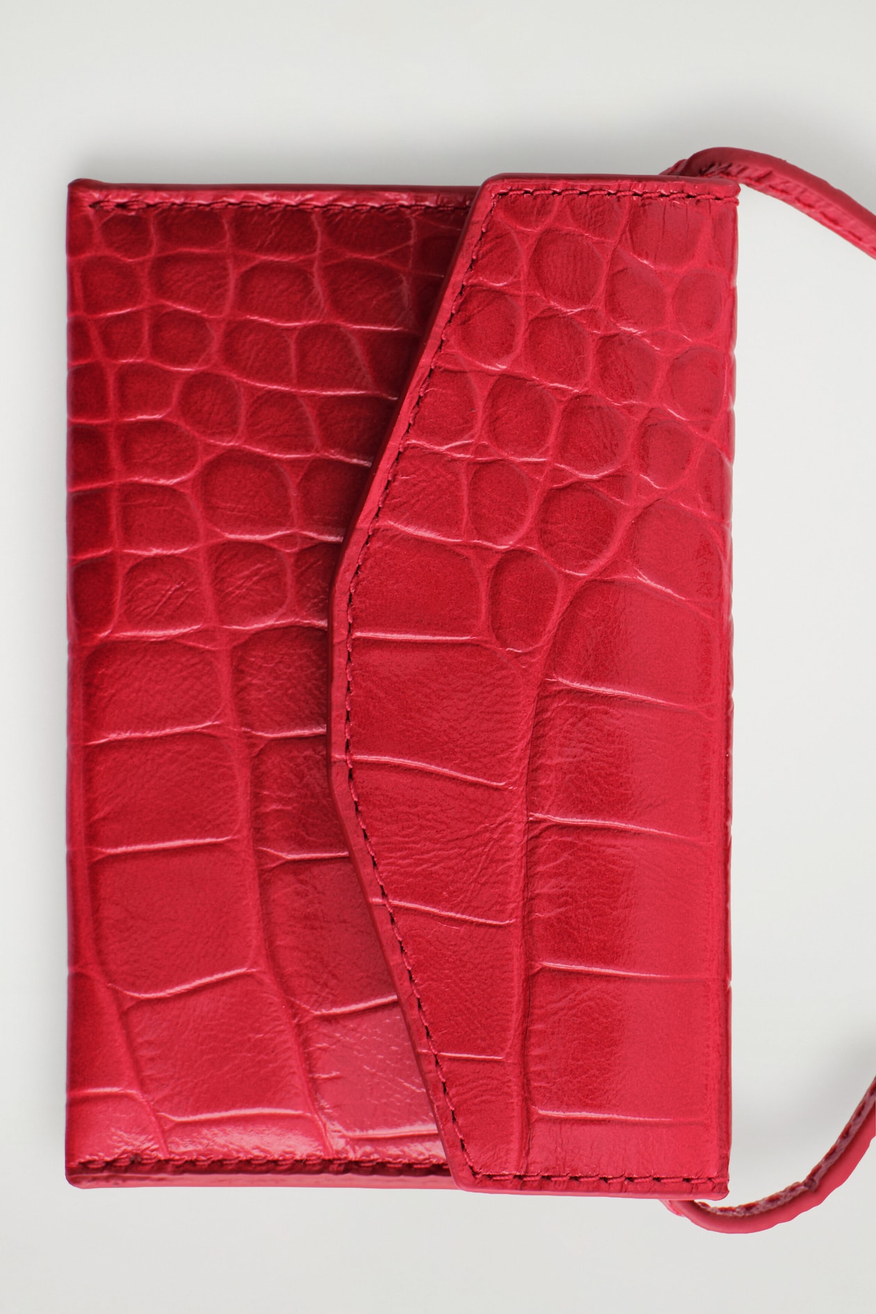 CROC-EFFECT LEATHER CARDHOLDER — RED / CROC EFFECT