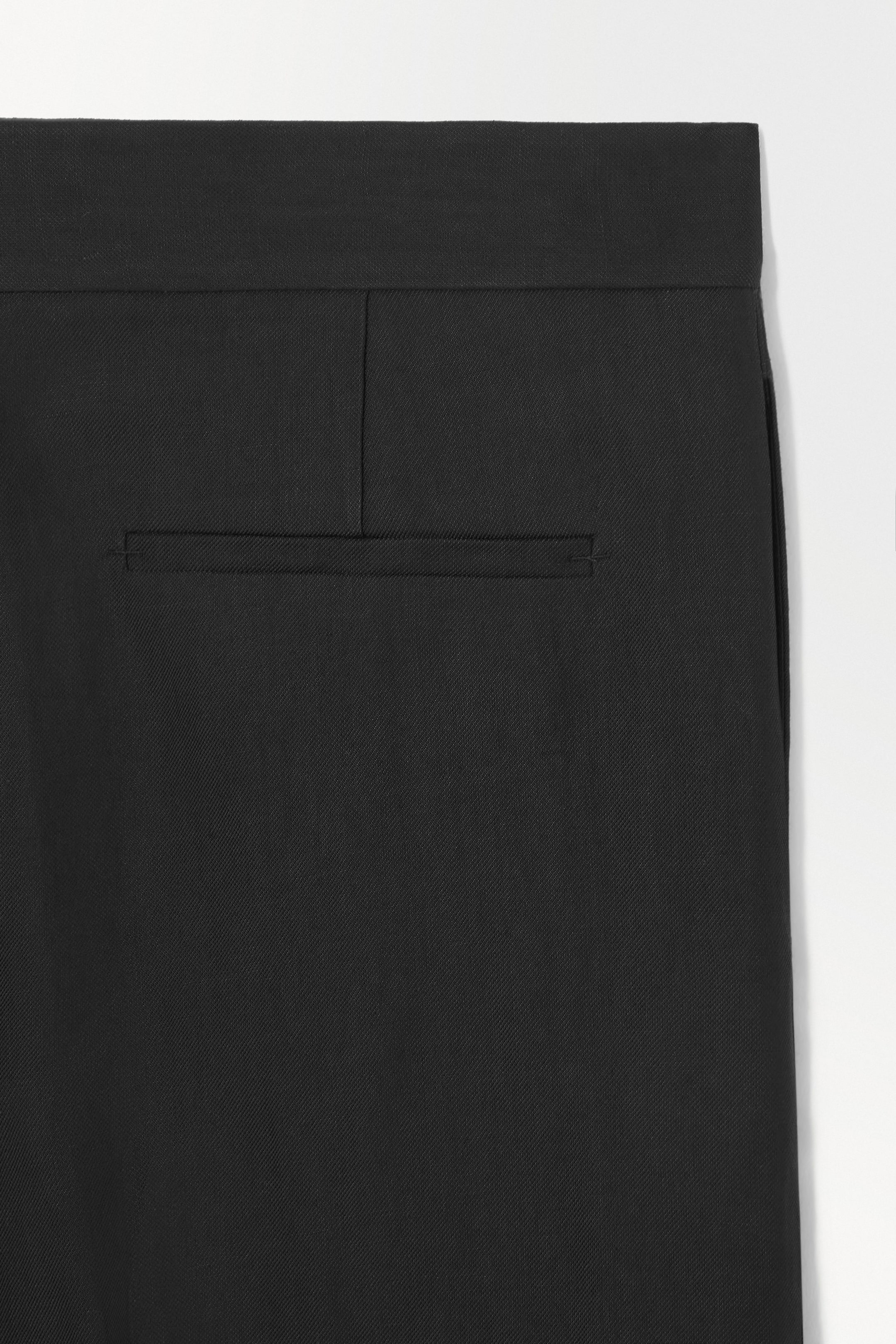 THE PLEATED SHORTS