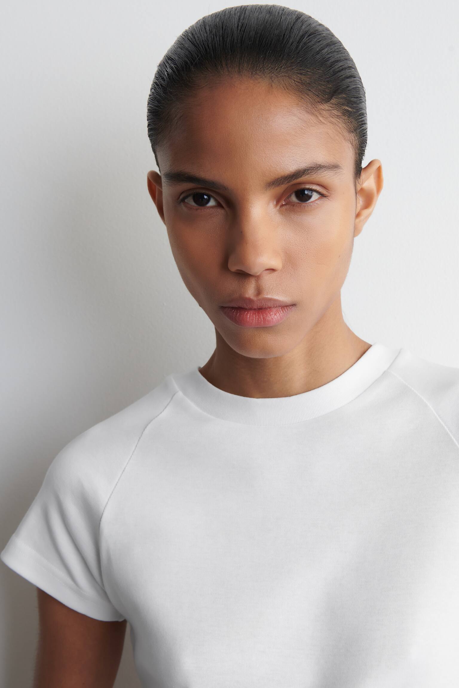 חולצת טי-שירט צמודה מבד כותנה - לבן - 3