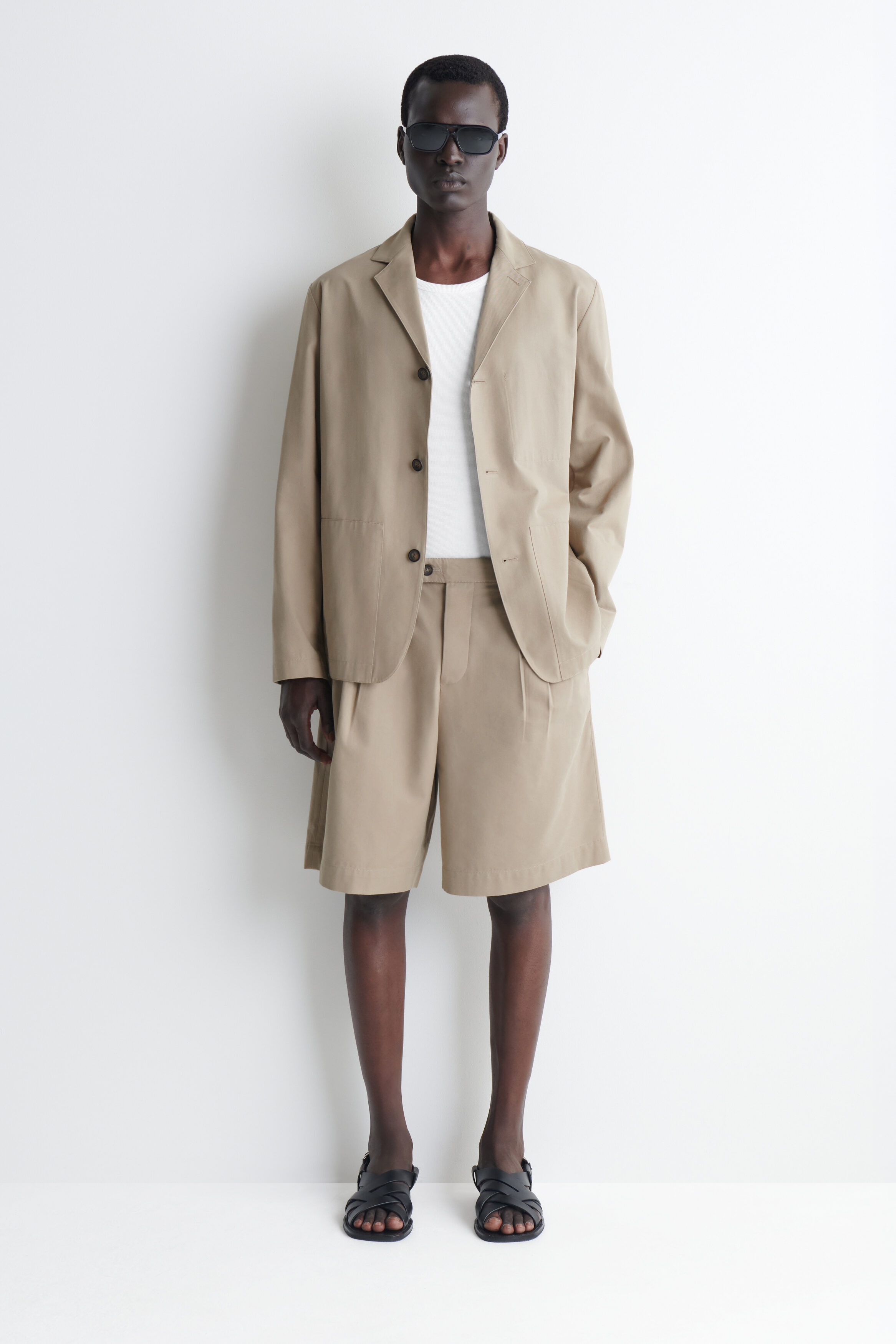 BELT-DETAIL TAILORED COTTON CHINO SHORTS