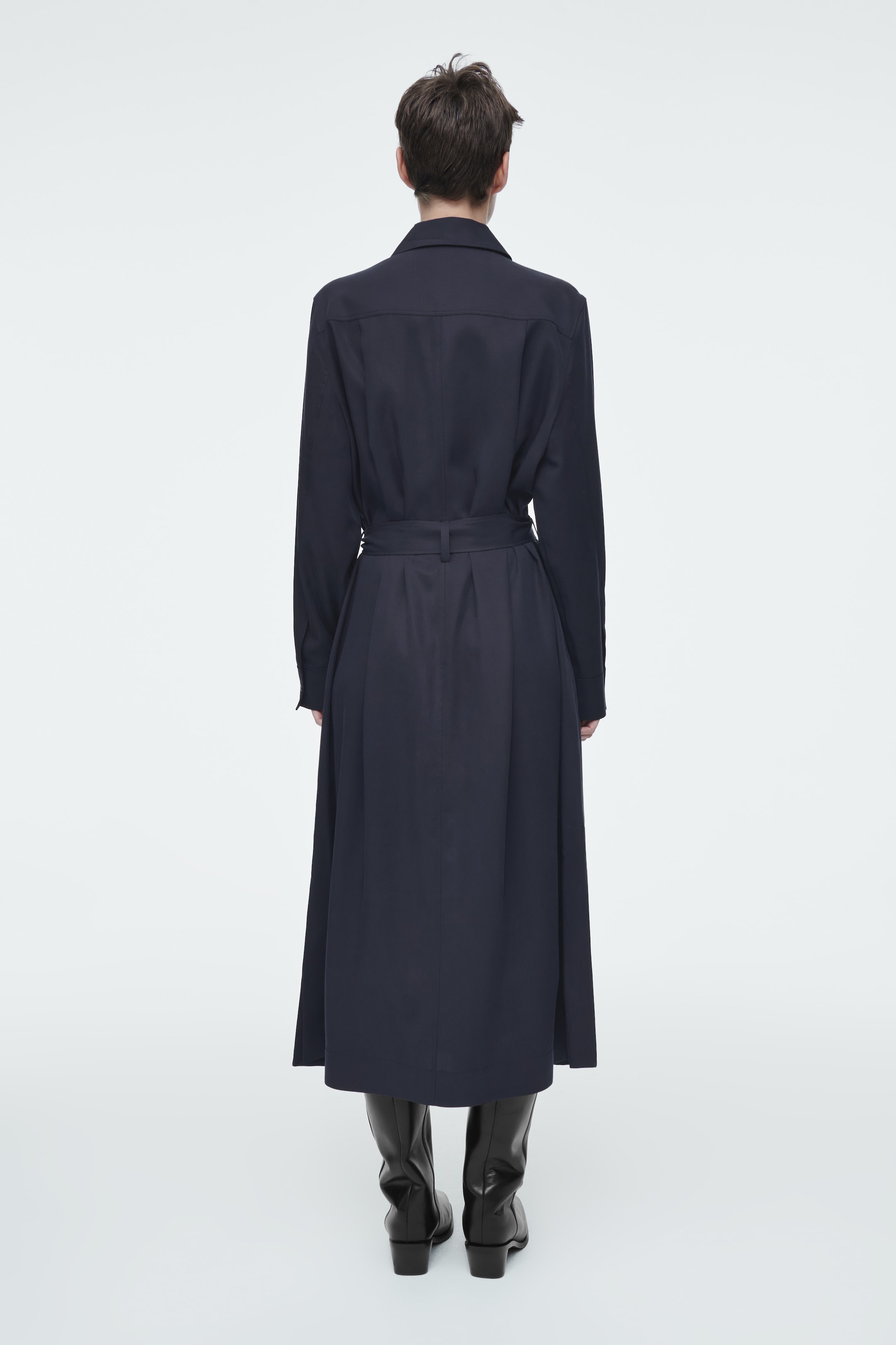 Grösseres Bild ansehen: HEMDBLUSENKLEID IN MIDILÄNGE MIT GÜRTEL - NAVYBLAU - DAMEN | H&M CH 4