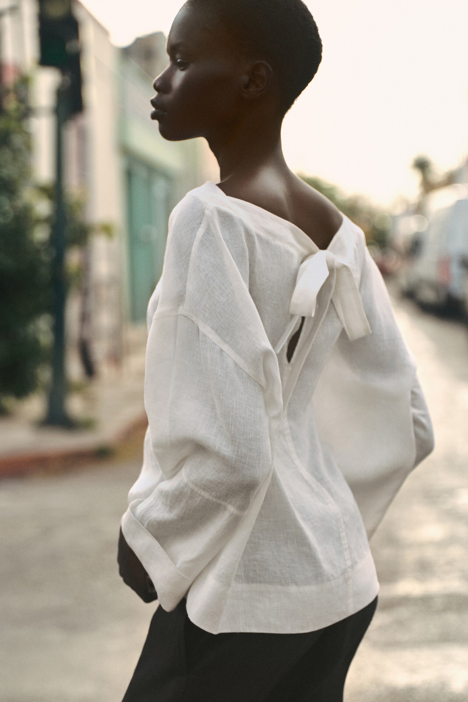 BLOUSE AVEC DÉTAIL À NOUER EN LIN - BLANC/NOIR - 6