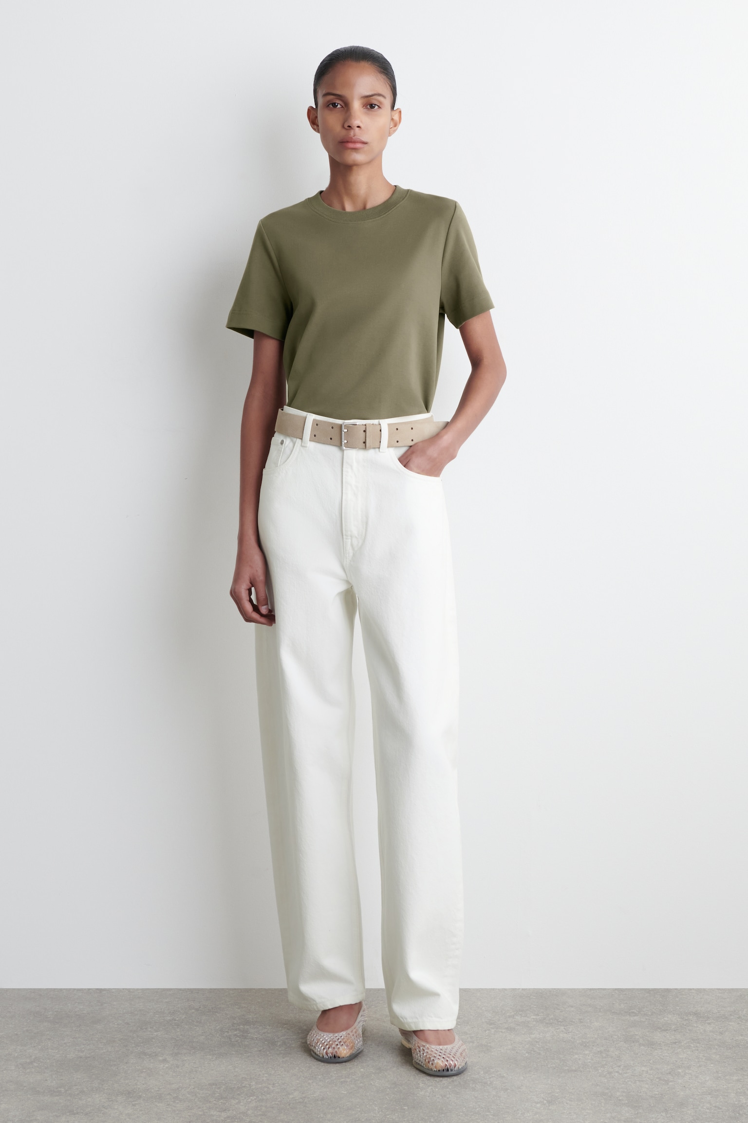 Tričko čistého střihu s klasickým střihem - KHAKI/BÍLÁ/Růžová / námořnická modř/SVĚTLÁ BÉŽOVÁ/černá/ŠEDÝ MELÍR/tmavě šedý melír/NÁMOŘNICKÁ/BÍLÁ / ČERNÁ/NÁMOŘNICKÁ / BÍLÁ / PRUHOVANÁ/ORANŽOVÁ / BÍLÁ / PRUHOVANÁ/BÍLÁ / ČERNÁ / PRUHOVANÁ/NÁMOŘNICKÁ / PRUHOVANÁ/off-white / black/KOBALTOVĚ MODRÁ/ČERVENÁ/SVĚTLE RŮŽOVÁ/TMAVĚ ČERVENÁ/BLUE/TMAVĚ HNĚDÁ/ČERNÁ / ZELENÁ / PRUHOVANÁ - 4