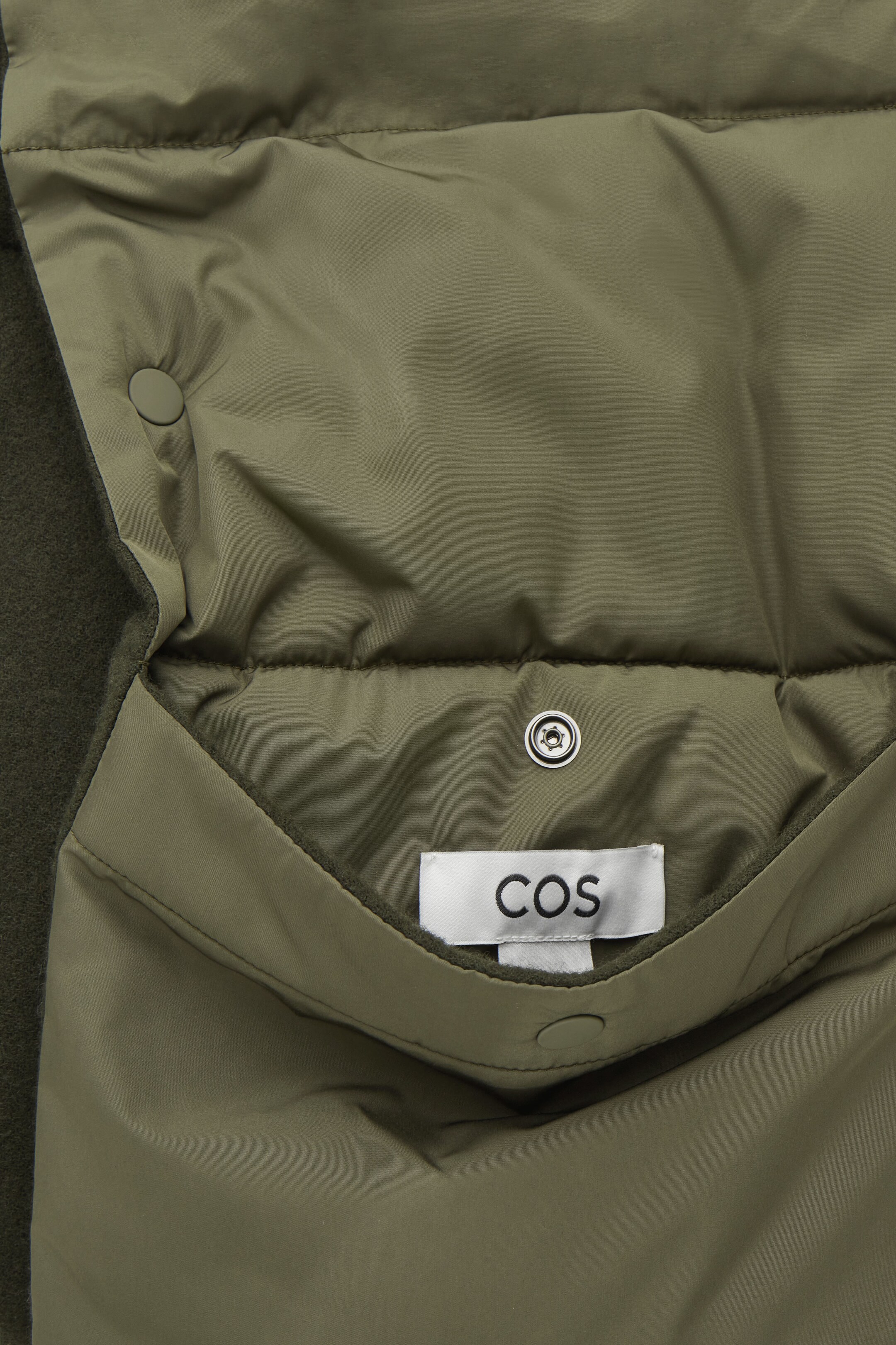Vis større bilde: CONVERTIBLE PADDED SCARF - KHAKI GREEN - HERRE | H&M NO 3