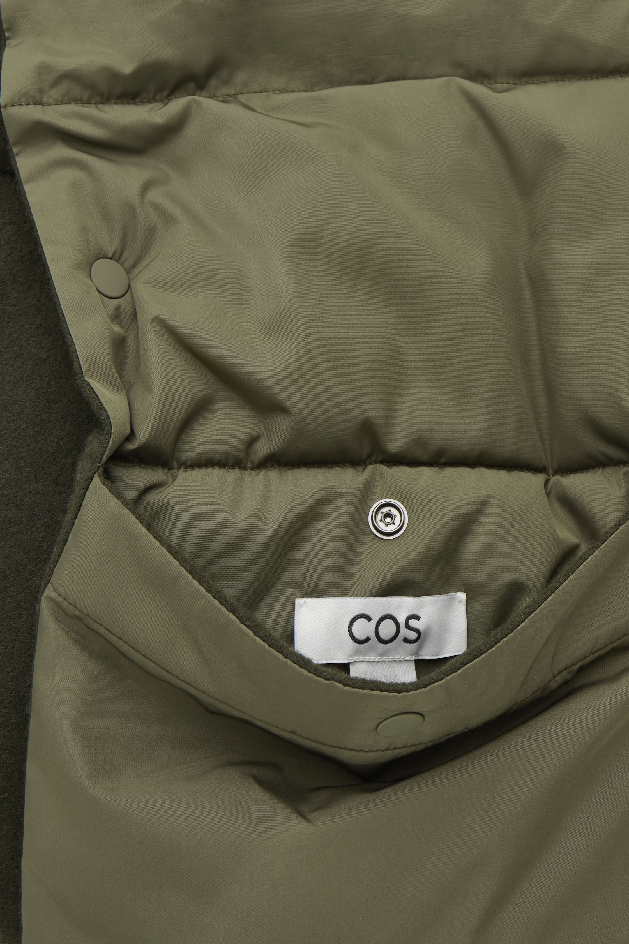 Grösseres Bild ansehen: WANDELBARER GEPOLSTERTER SCHAL - KHAKI - HERREN | H&M CH 3