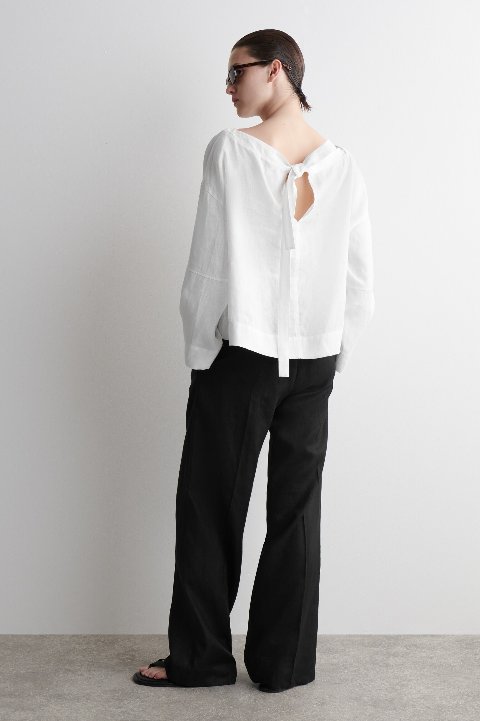BLUSA DE LINO CON LAZADA - BLANCO/NEGRO - 8