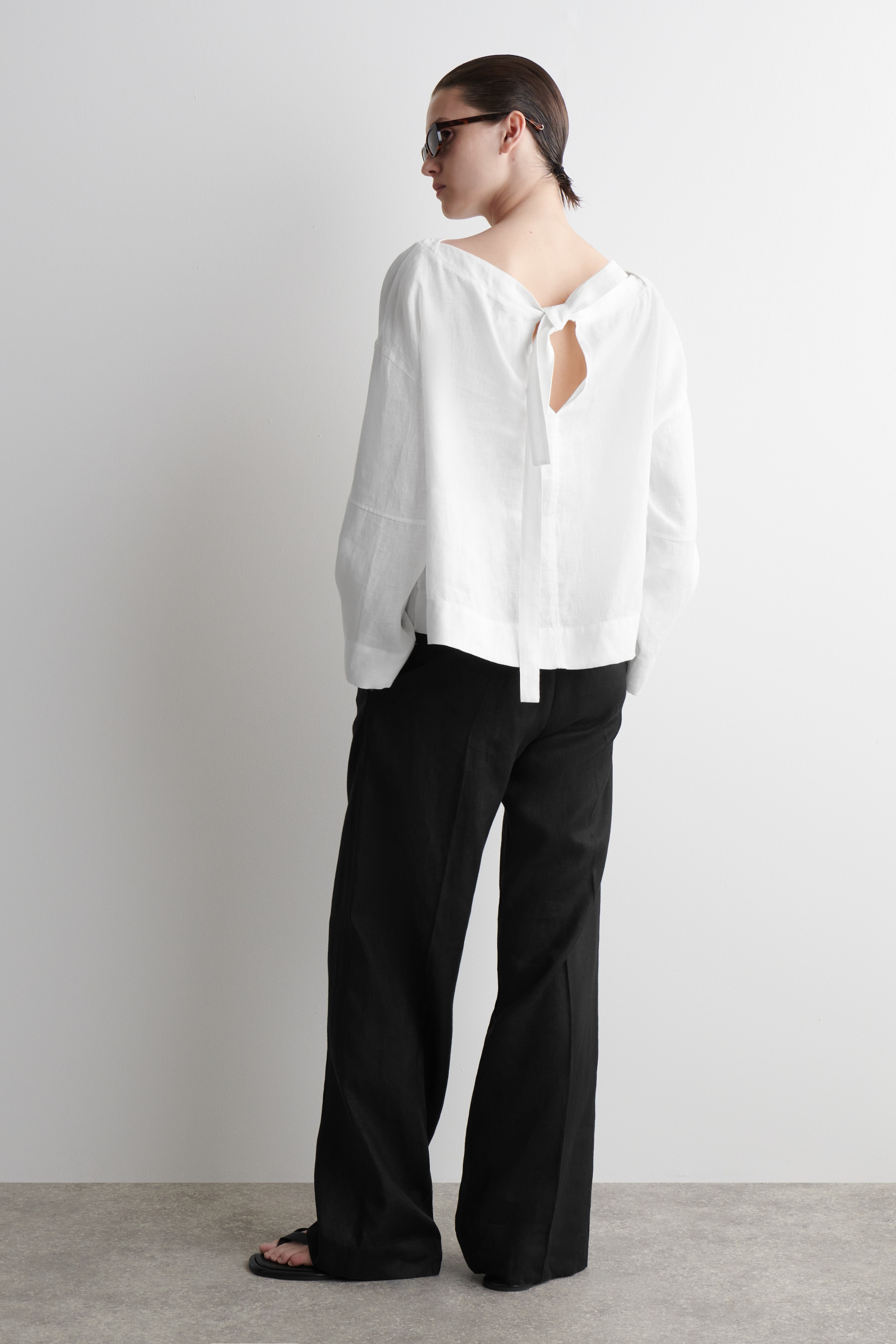 Grösseres Bild ansehen: LEINENBLUSE MIT BINDEDETAIL - WEISS - DAMEN | H&M CH 5