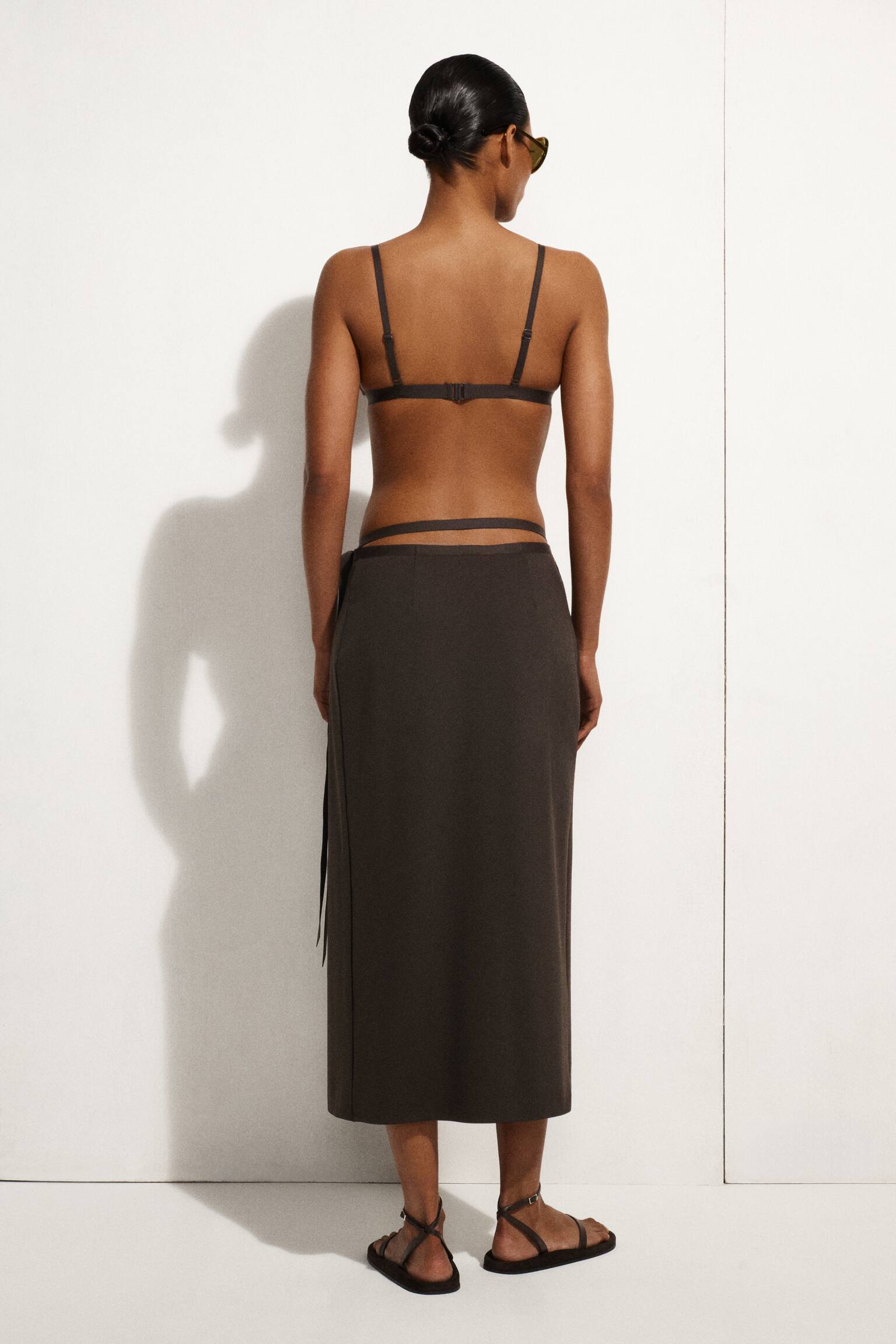 SARONGOVÁ ZAVINOVACÍ SUKNĚ - TMAVĚ HNĚDÁ - 4