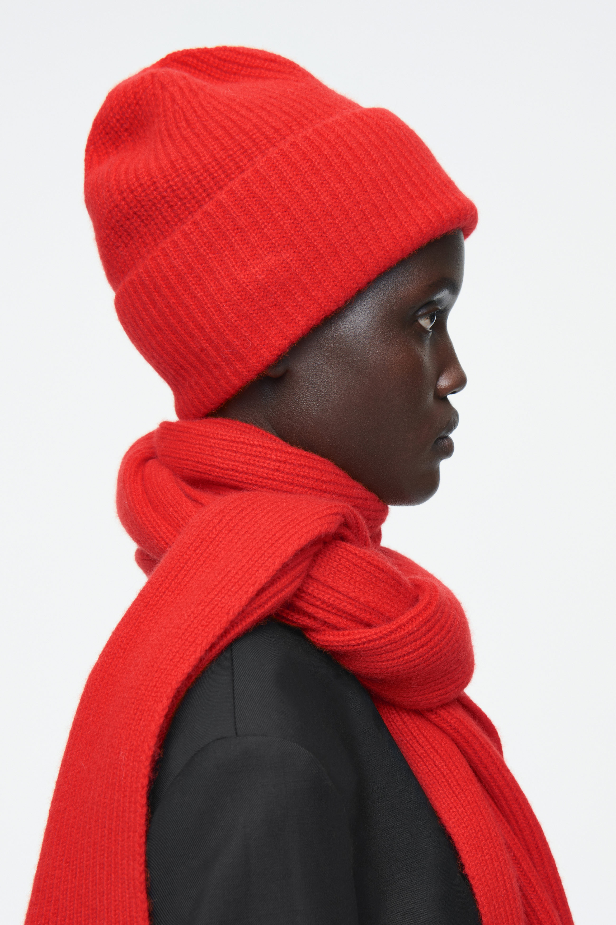 RIBBED WOOL AND CASHMERE BEANIE - BRIGHT RED | COS
