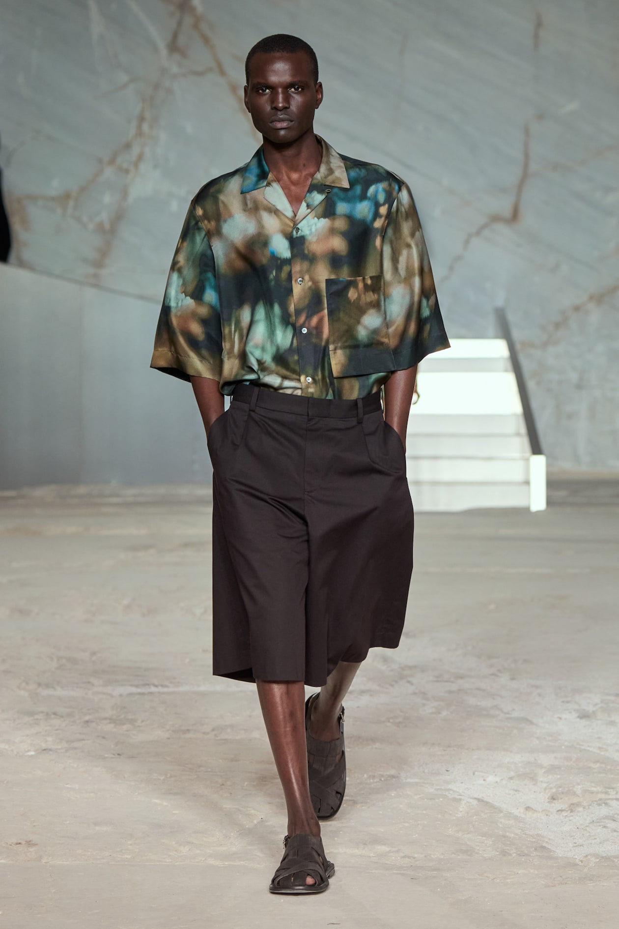 ELEGANTE SHORTS MIT WEITEM BEIN
