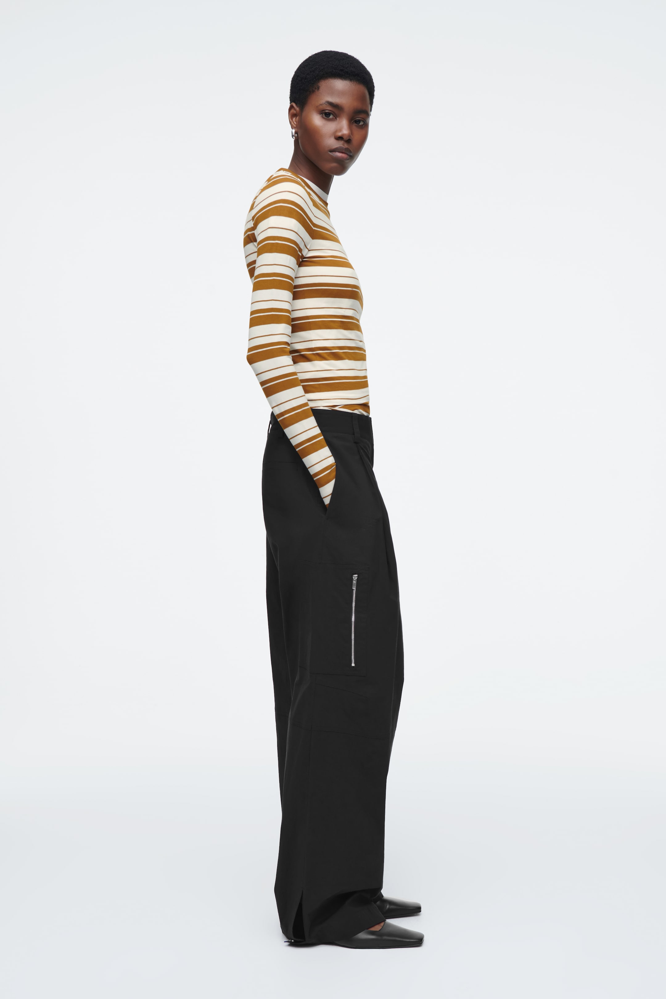Visualizza immagine più grande: MAGLIA SLIM LEGGERA A MANICHE LUNGHE - MARRONE / RIGHE - DONNA | H&M IT 4