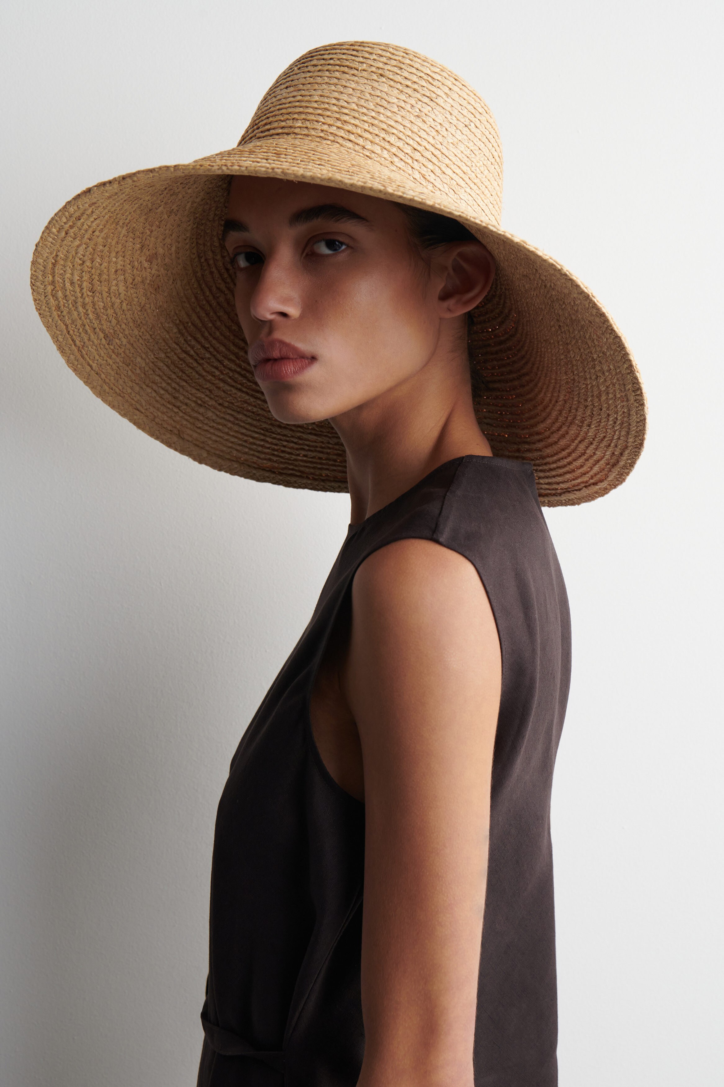 WIDE-BRIM STRAW HAT - BEIGE | COS US