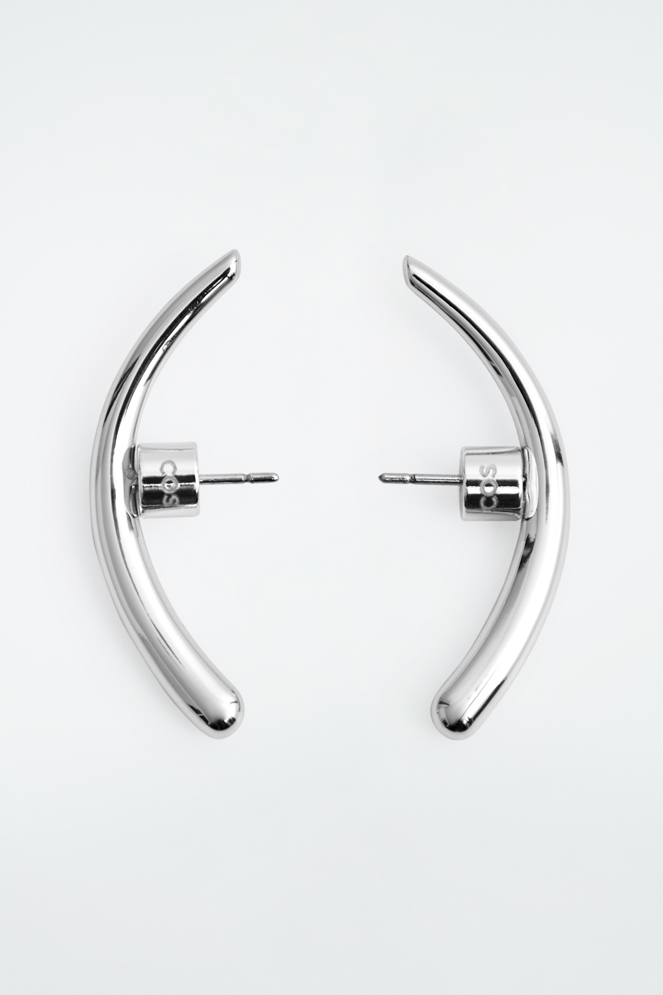 Grotere afbeelding bekijken: GEKROMDE STUD OORBELLEN - ZILVER - DAMES | H&M NL 3