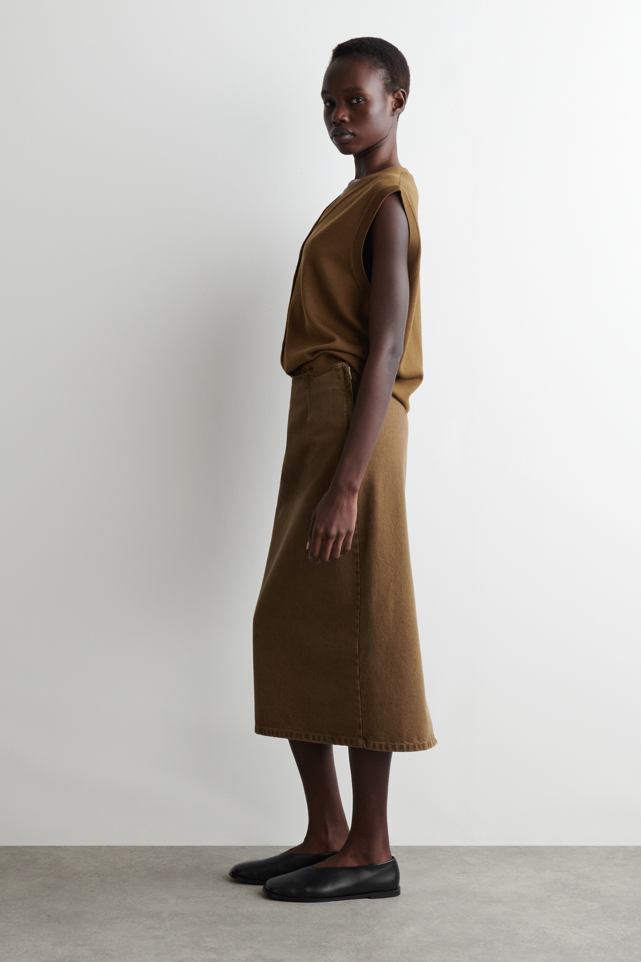 Nagyobb kép megtekintése: EGYENES FARMER MIDI SZOKNYA - BARNA - NŐI | H&M HU 4