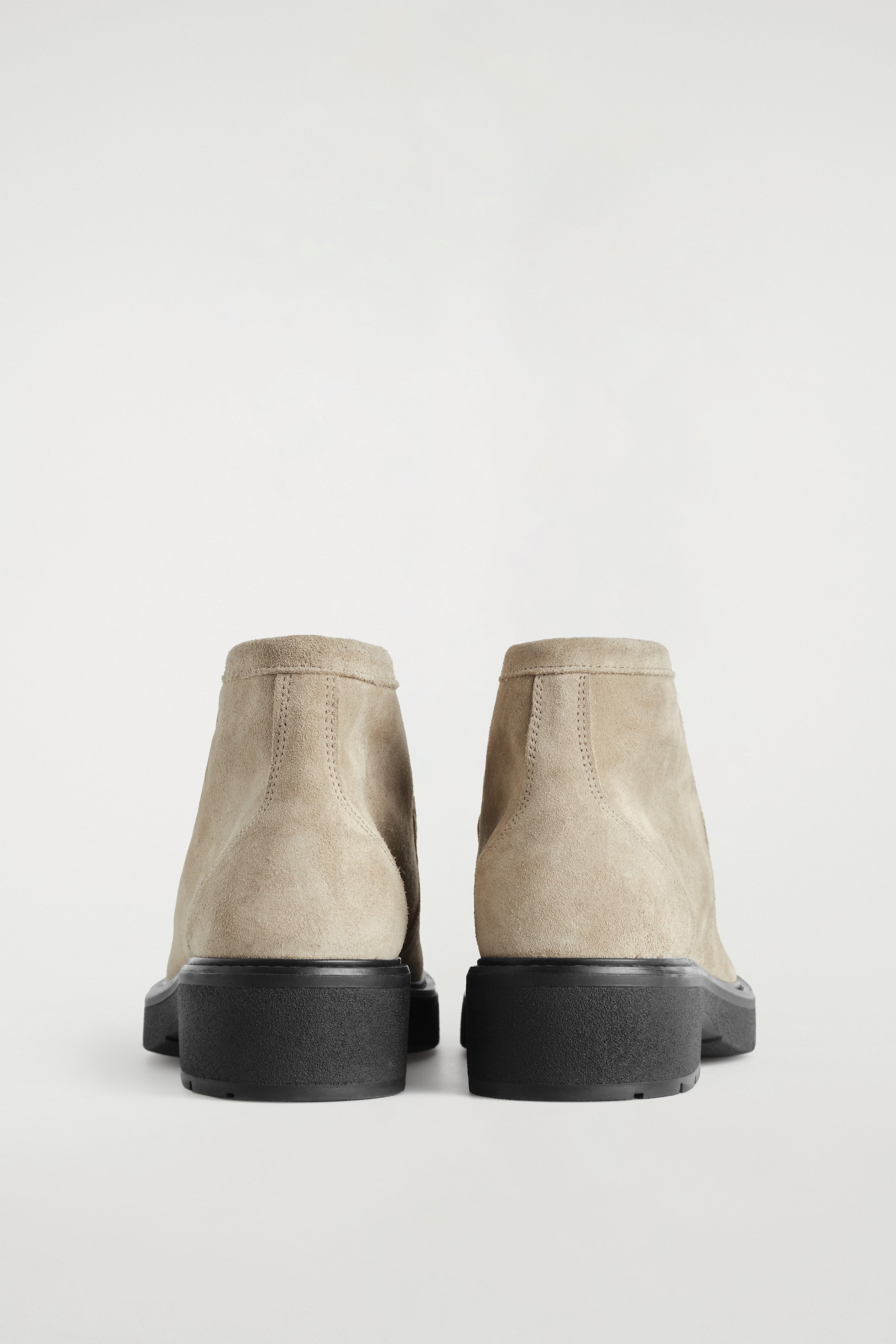 BOTTINES À LACETS EN DAIM