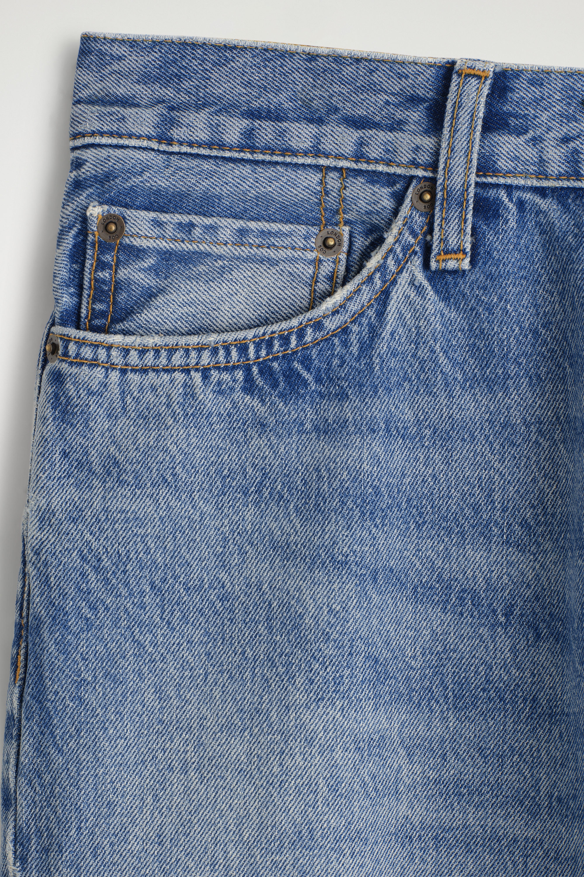COS デニムショートパンツ ライトブルー RELAXED LIGHTWEIGHT DENIM SHORTS リラックスライトウェイト