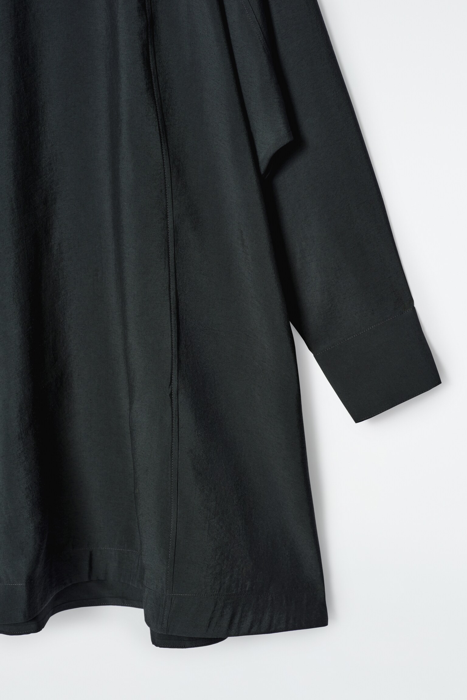 VESTIDO CORTO CON MANGAS DE MURCIÉLAGO - NEGRO - 6