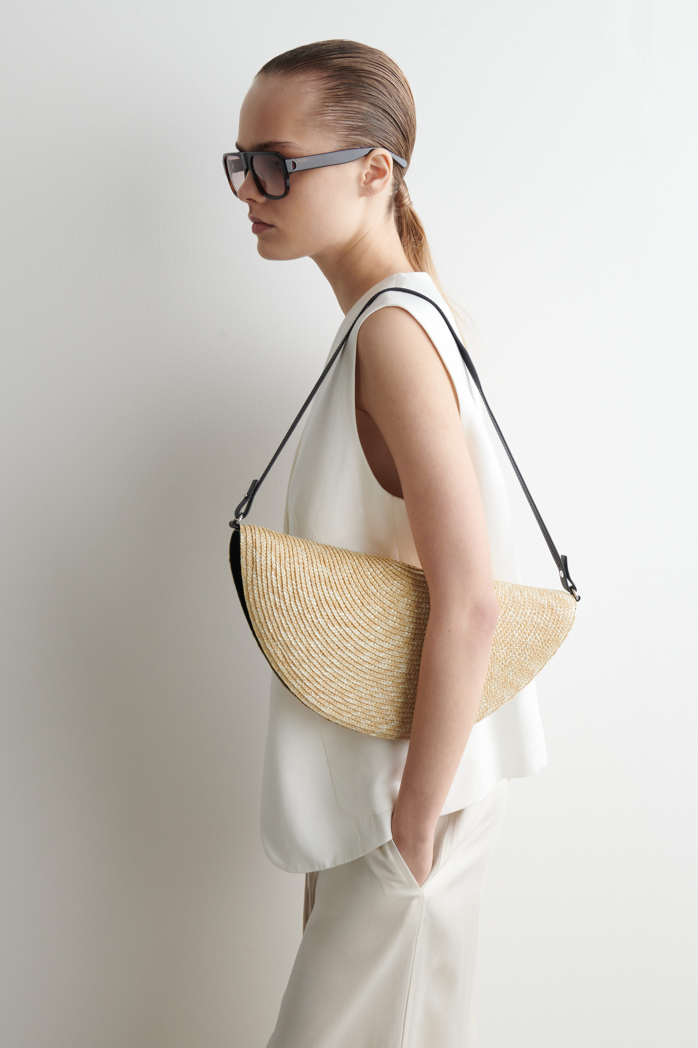 COS◆ソレイユ バッグ ストローバッグ SOLEIL CLUTCH BAG - STRAW - BEIGE | COS